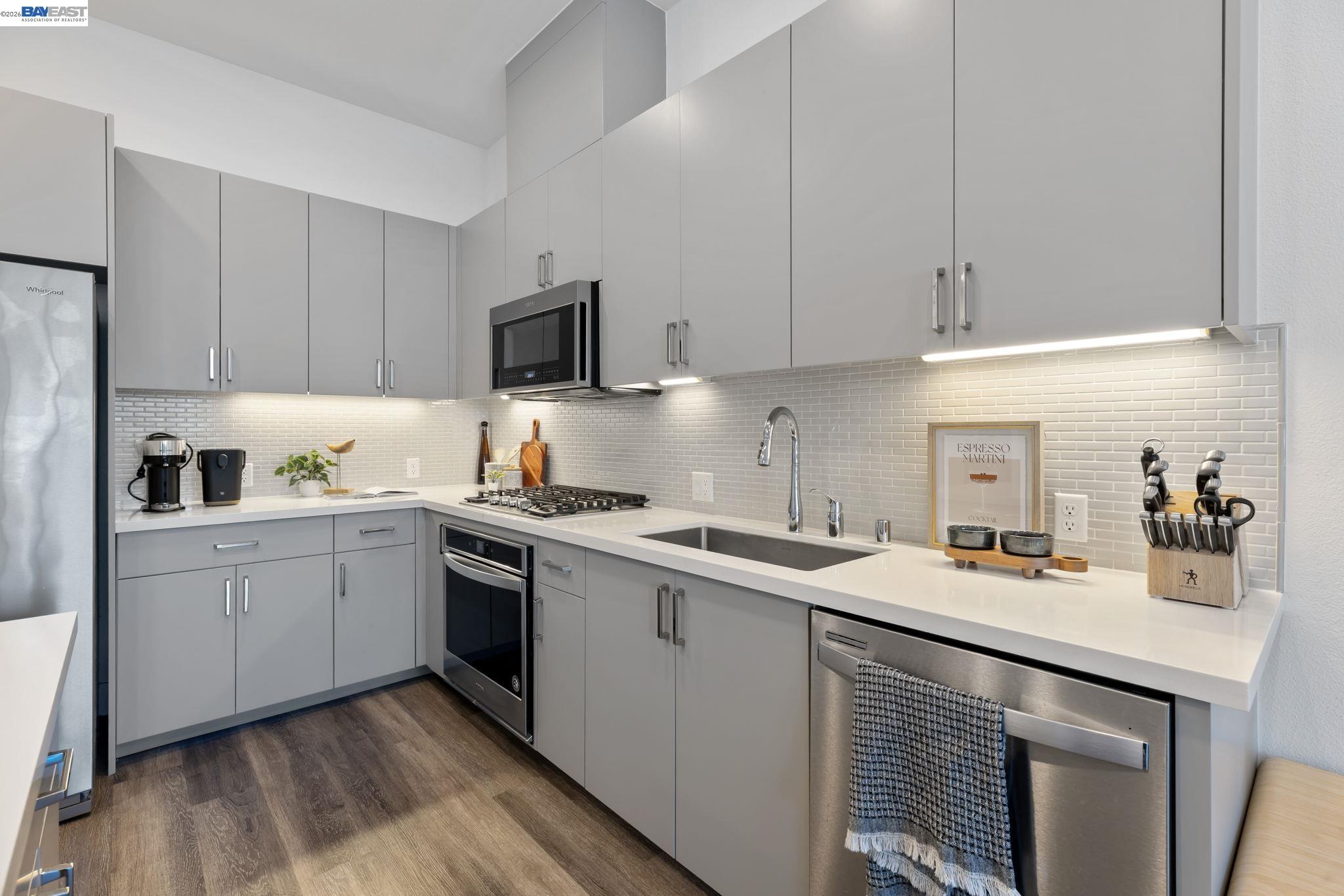 Detail Gallery Image 4 of 30 For 45128 Warm Springs Blvd #327,  Fremont,  CA 94539 - 2 Beds | 2 Baths