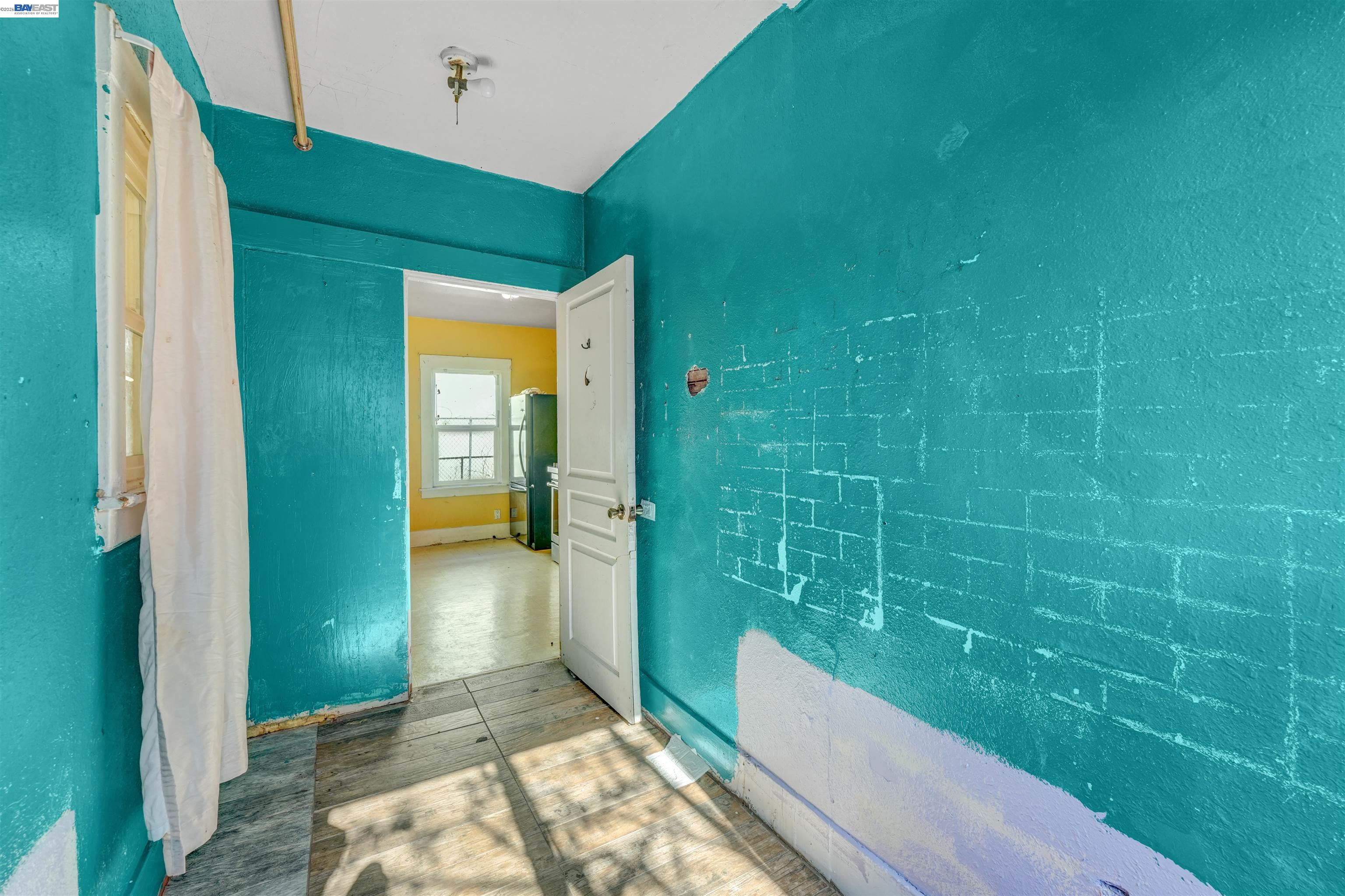 Detail Gallery Image 15 of 21 For 1061 71st Ave, Oakland,  CA 94621 - 2 Beds | 1 Baths