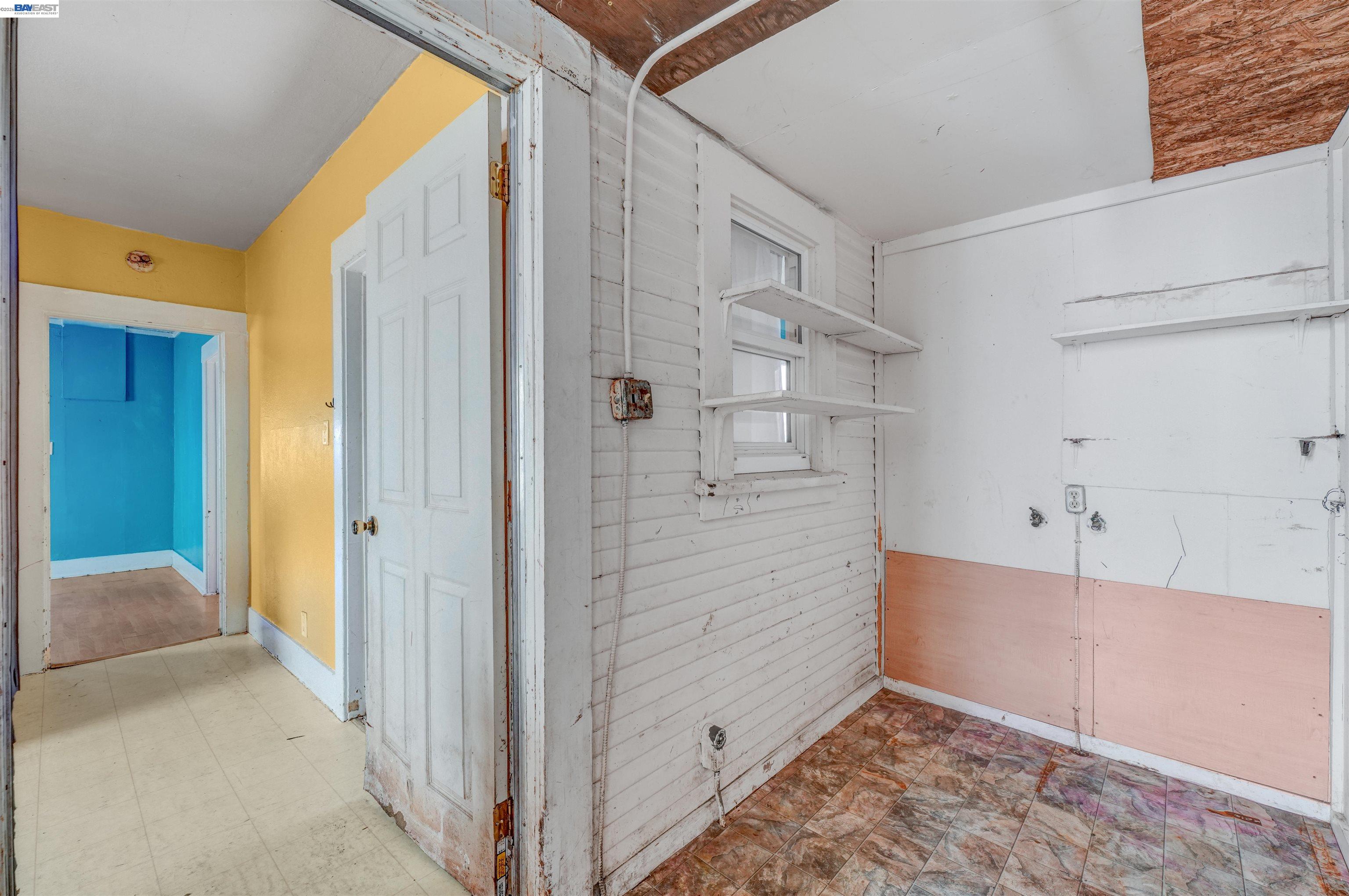 Detail Gallery Image 16 of 21 For 1061 71st Ave, Oakland,  CA 94621 - 2 Beds | 1 Baths