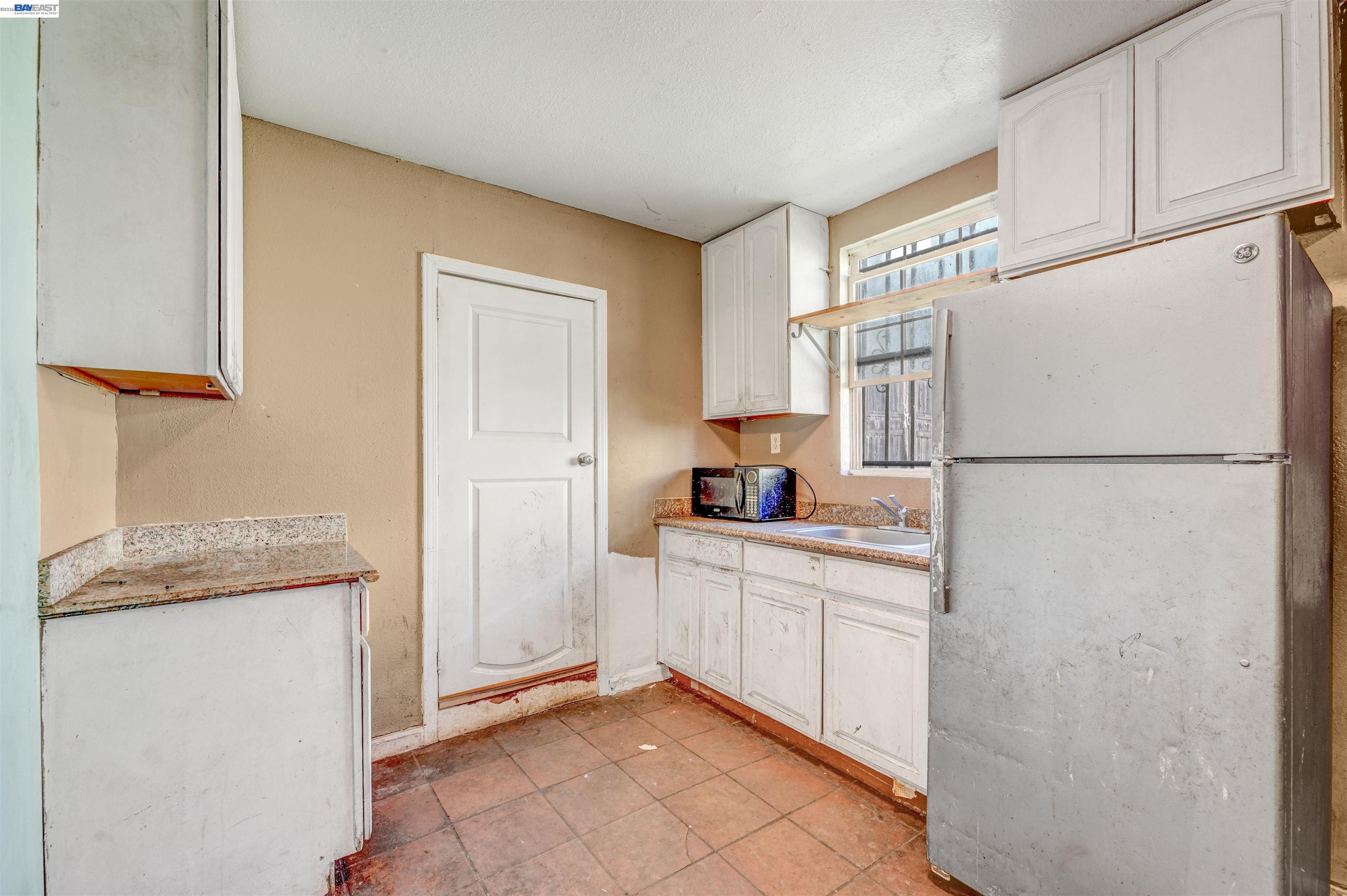 Detail Gallery Image 20 of 21 For 1061 71st Ave, Oakland,  CA 94621 - 2 Beds | 1 Baths