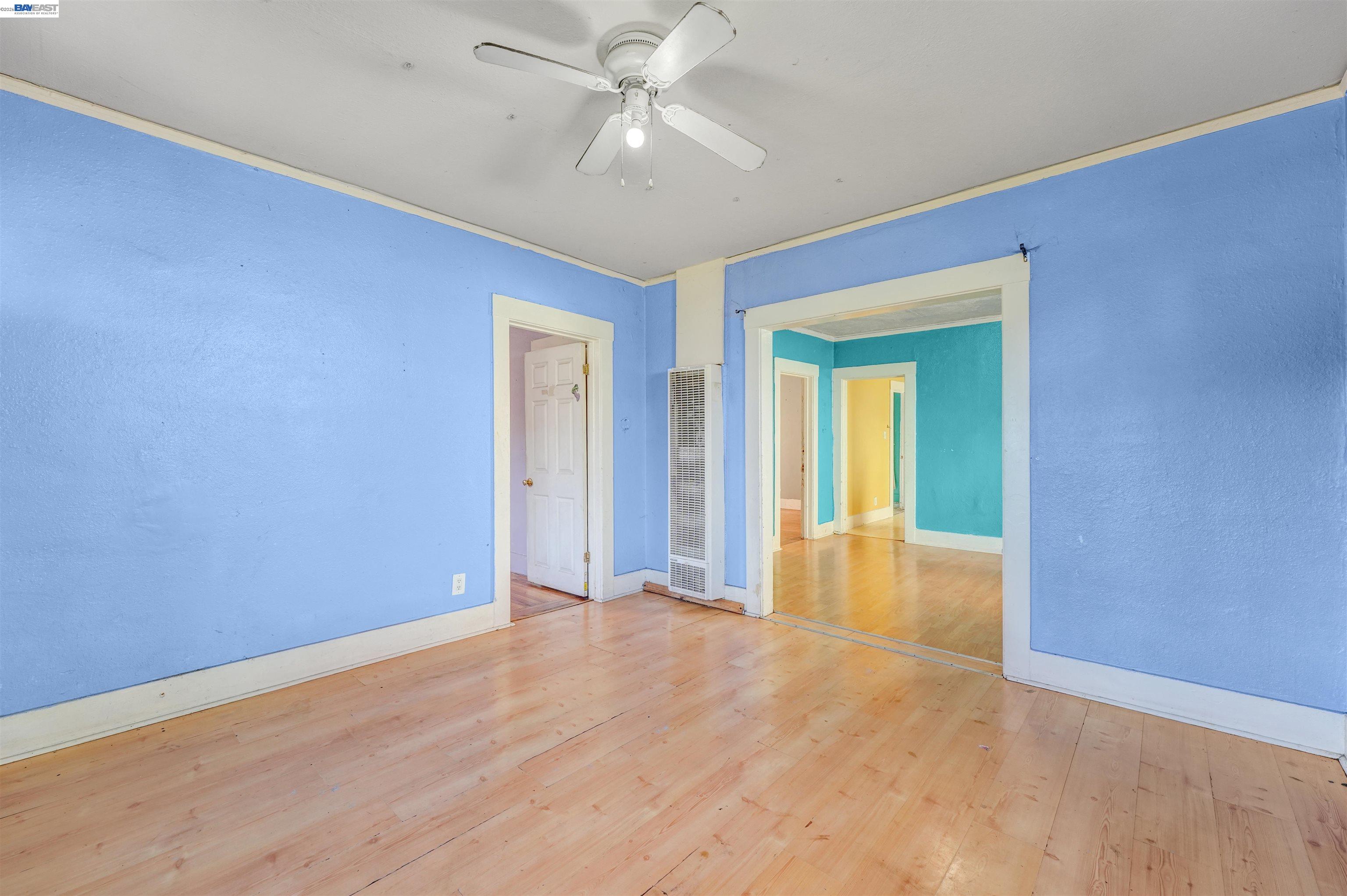 Detail Gallery Image 3 of 21 For 1061 71st Ave, Oakland,  CA 94621 - 2 Beds | 1 Baths