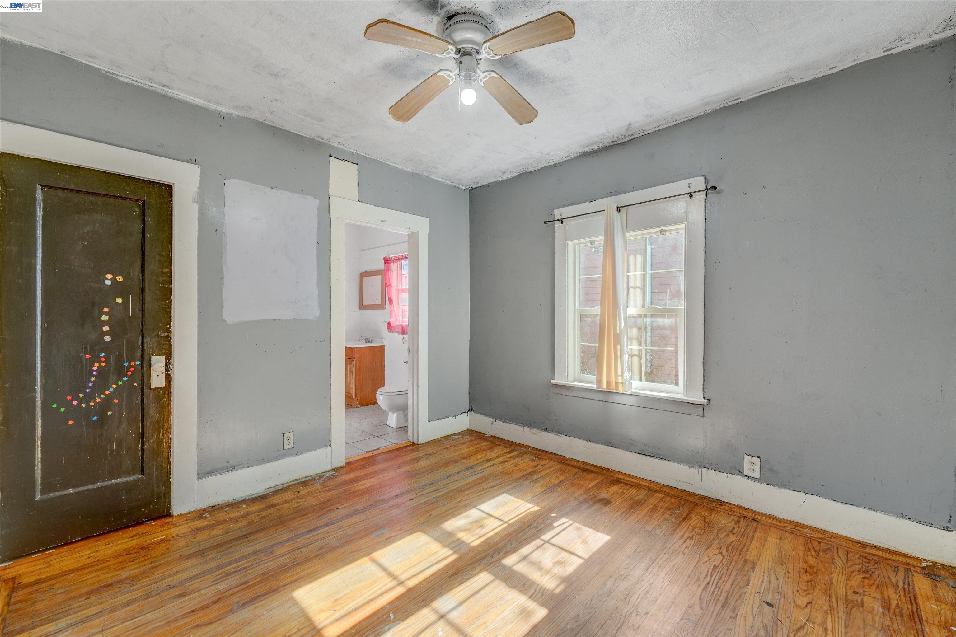 Detail Gallery Image 7 of 21 For 1061 71st Ave, Oakland,  CA 94621 - 2 Beds | 1 Baths