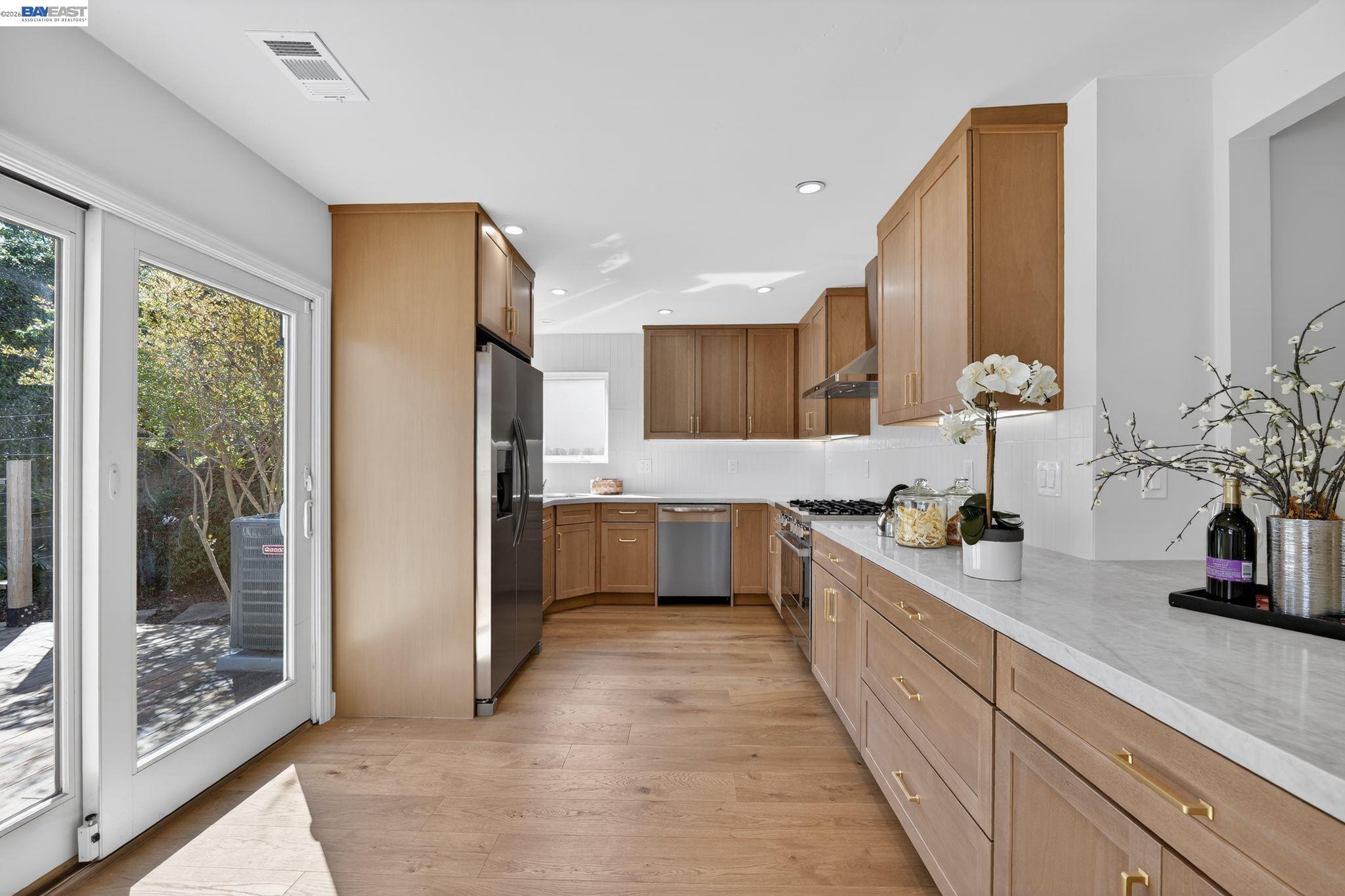 Detail Gallery Image 11 of 39 For 792 8th Ave, Redwood City,  CA 94063 - 4 Beds | 3 Baths