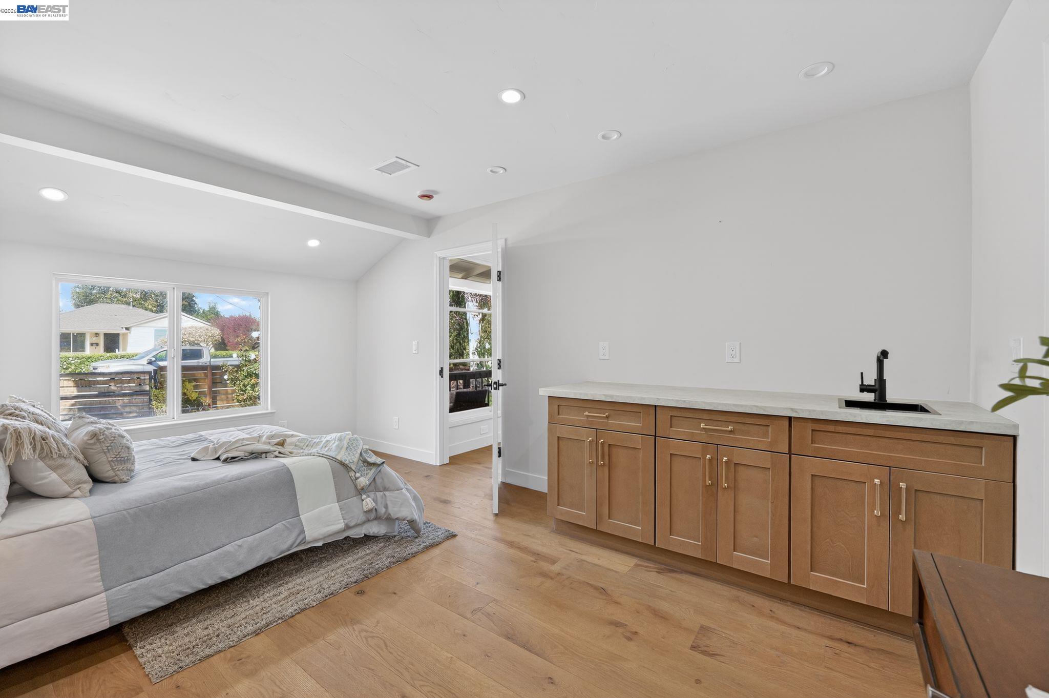 Detail Gallery Image 13 of 39 For 792 8th Ave, Redwood City,  CA 94063 - 4 Beds | 3 Baths