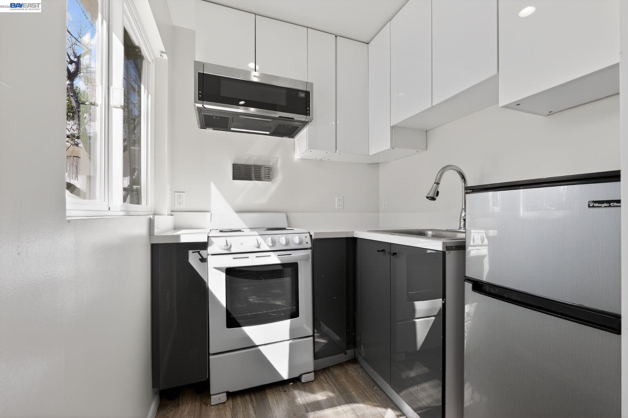 Detail Gallery Image 19 of 39 For 792 8th Ave, Redwood City,  CA 94063 - 4 Beds | 3 Baths