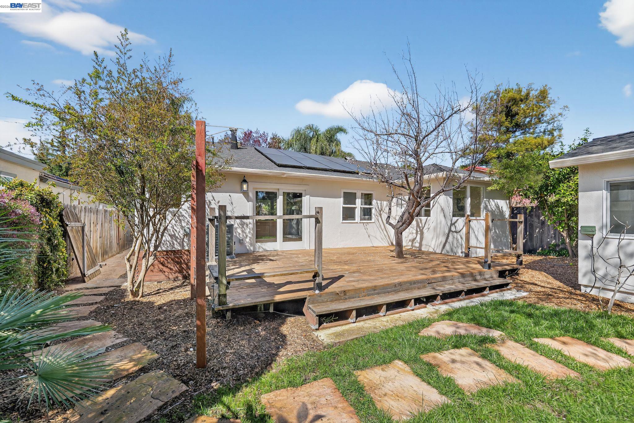 Detail Gallery Image 24 of 39 For 792 8th Ave, Redwood City,  CA 94063 - 4 Beds | 3 Baths