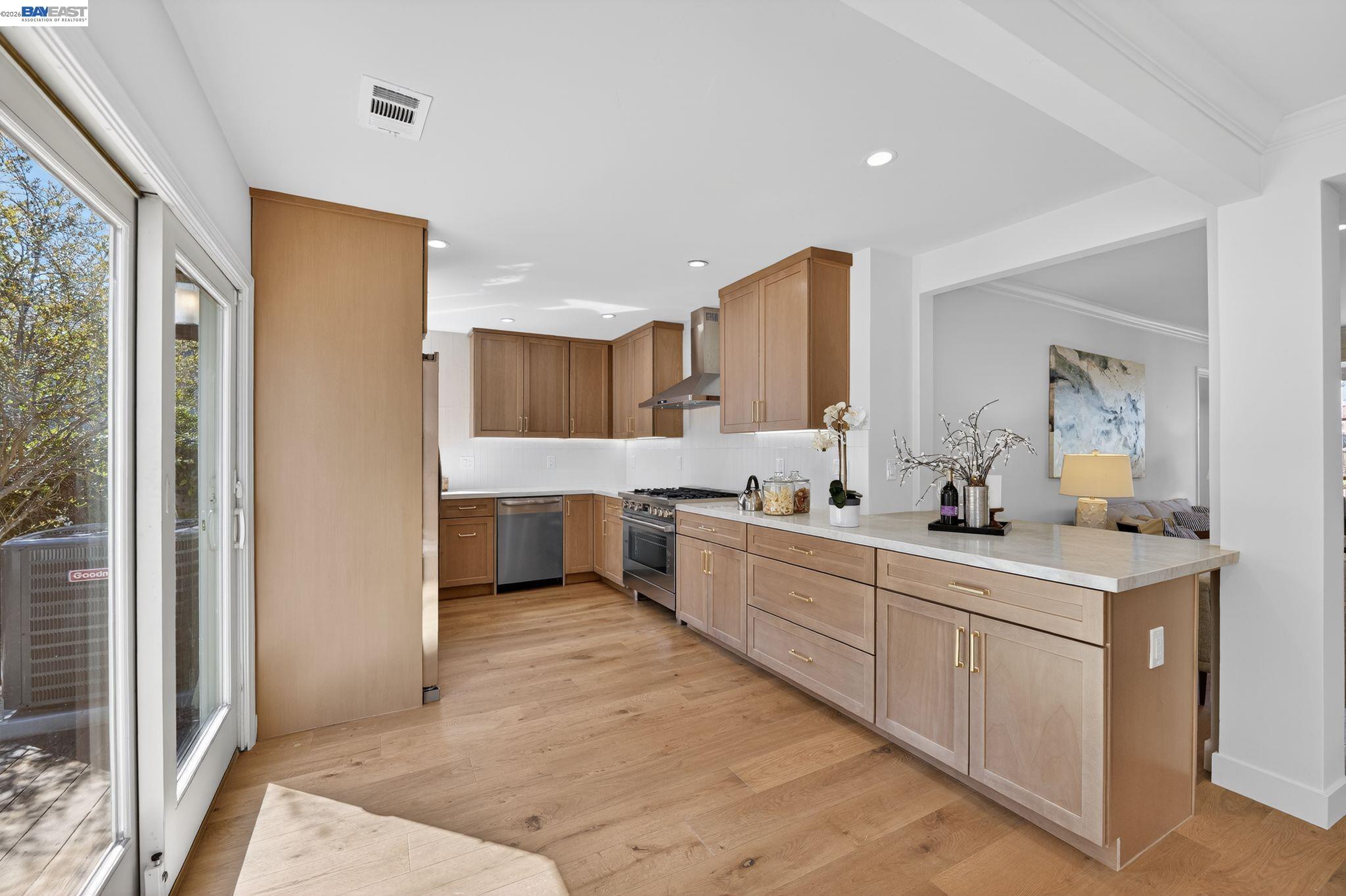 Detail Gallery Image 9 of 39 For 792 8th Ave, Redwood City,  CA 94063 - 4 Beds | 3 Baths