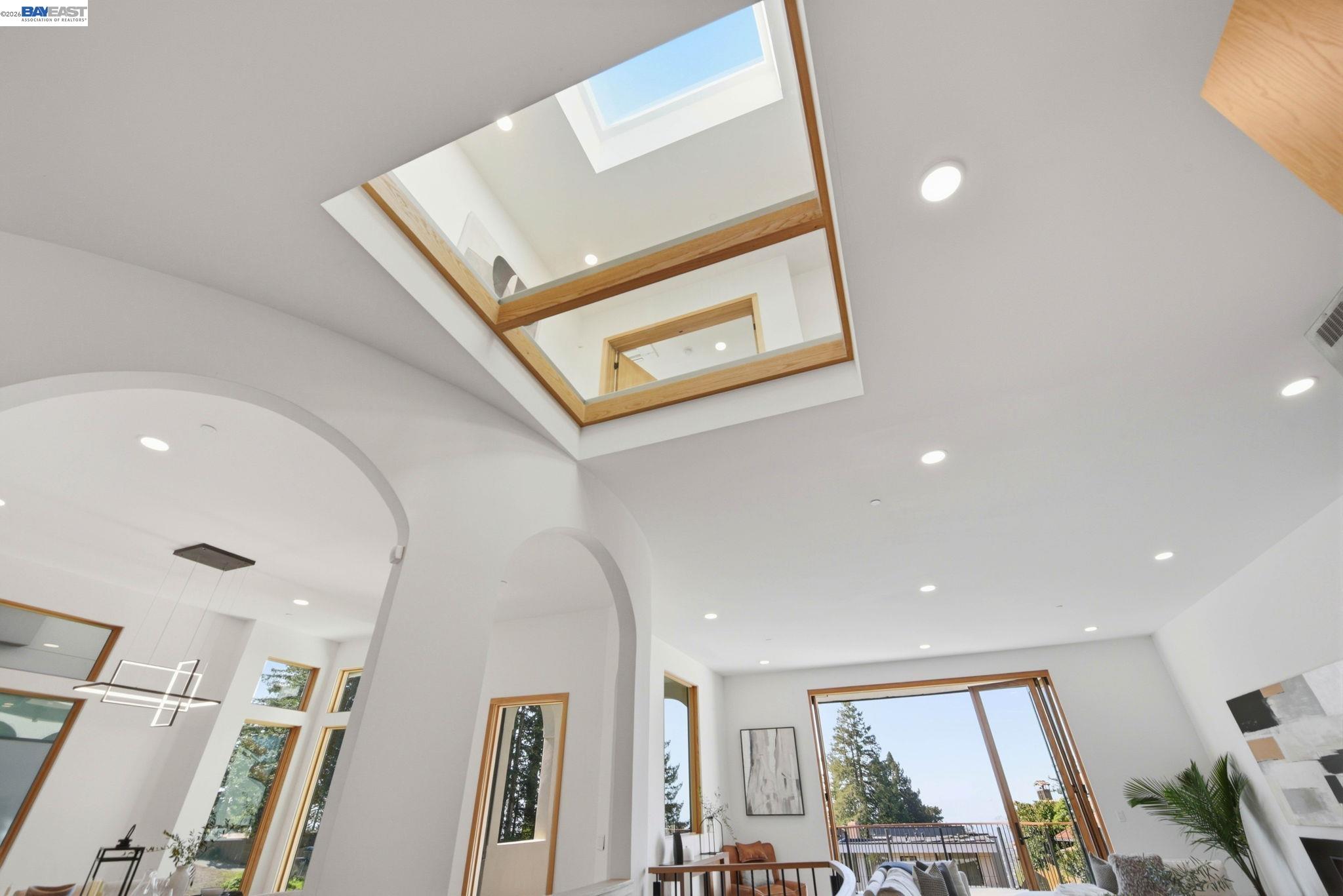 Detail Gallery Image 11 of 60 For 1024 Grizzly Peak Blvd, Berkeley,  CA 94708 - 5 Beds | 4/1 Baths