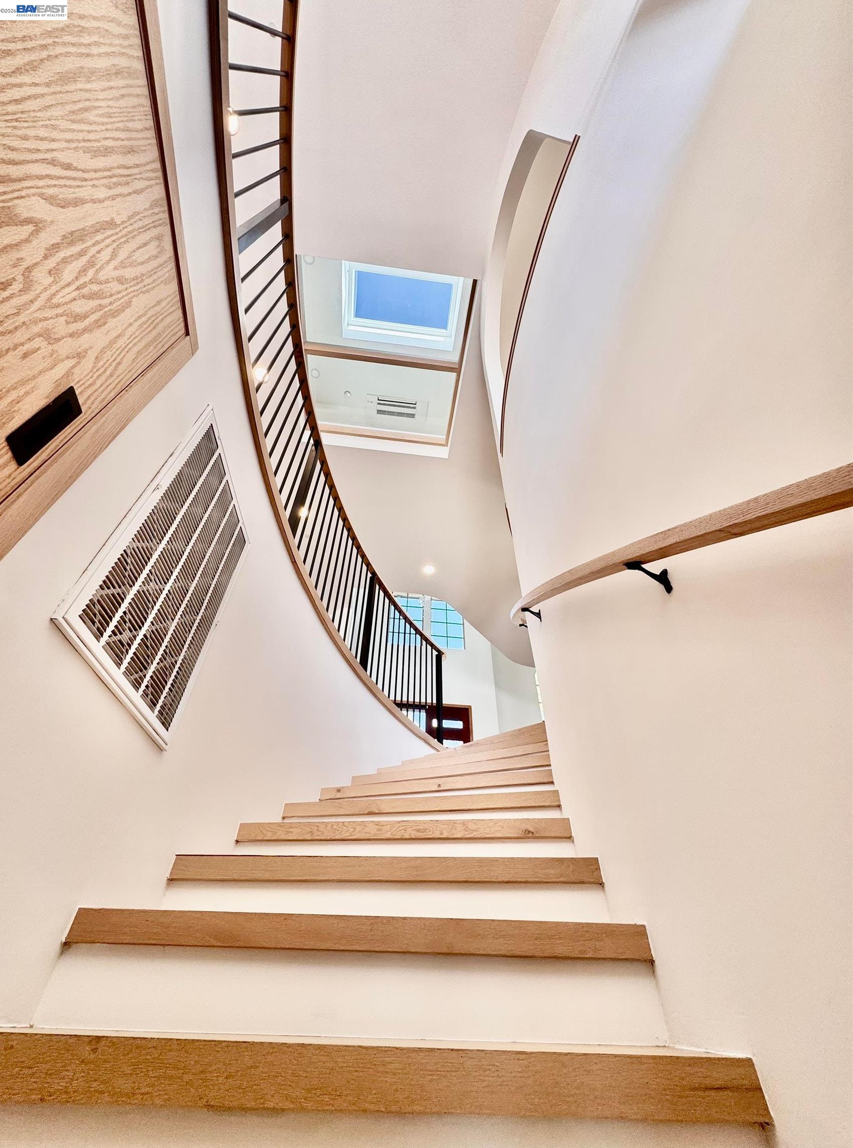 Detail Gallery Image 12 of 60 For 1024 Grizzly Peak Blvd, Berkeley,  CA 94708 - 5 Beds | 4/1 Baths