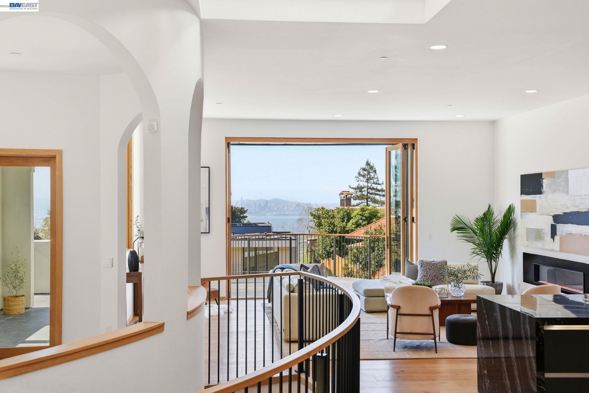 Detail Gallery Image 14 of 60 For 1024 Grizzly Peak Blvd, Berkeley,  CA 94708 - 5 Beds | 4/1 Baths