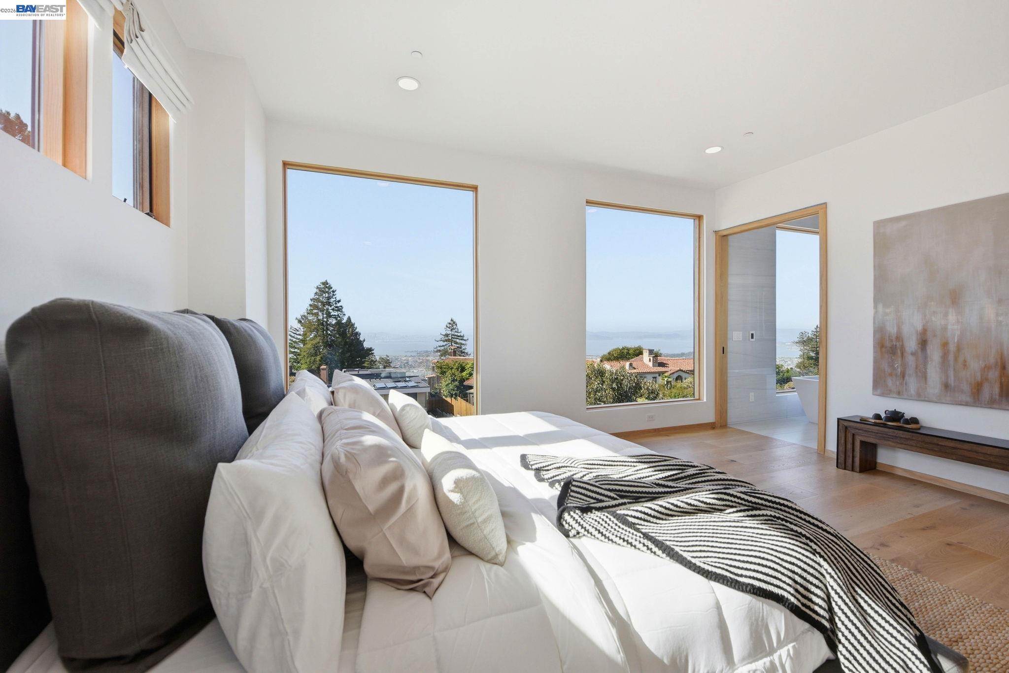 Detail Gallery Image 16 of 60 For 1024 Grizzly Peak Blvd, Berkeley,  CA 94708 - 5 Beds | 4/1 Baths