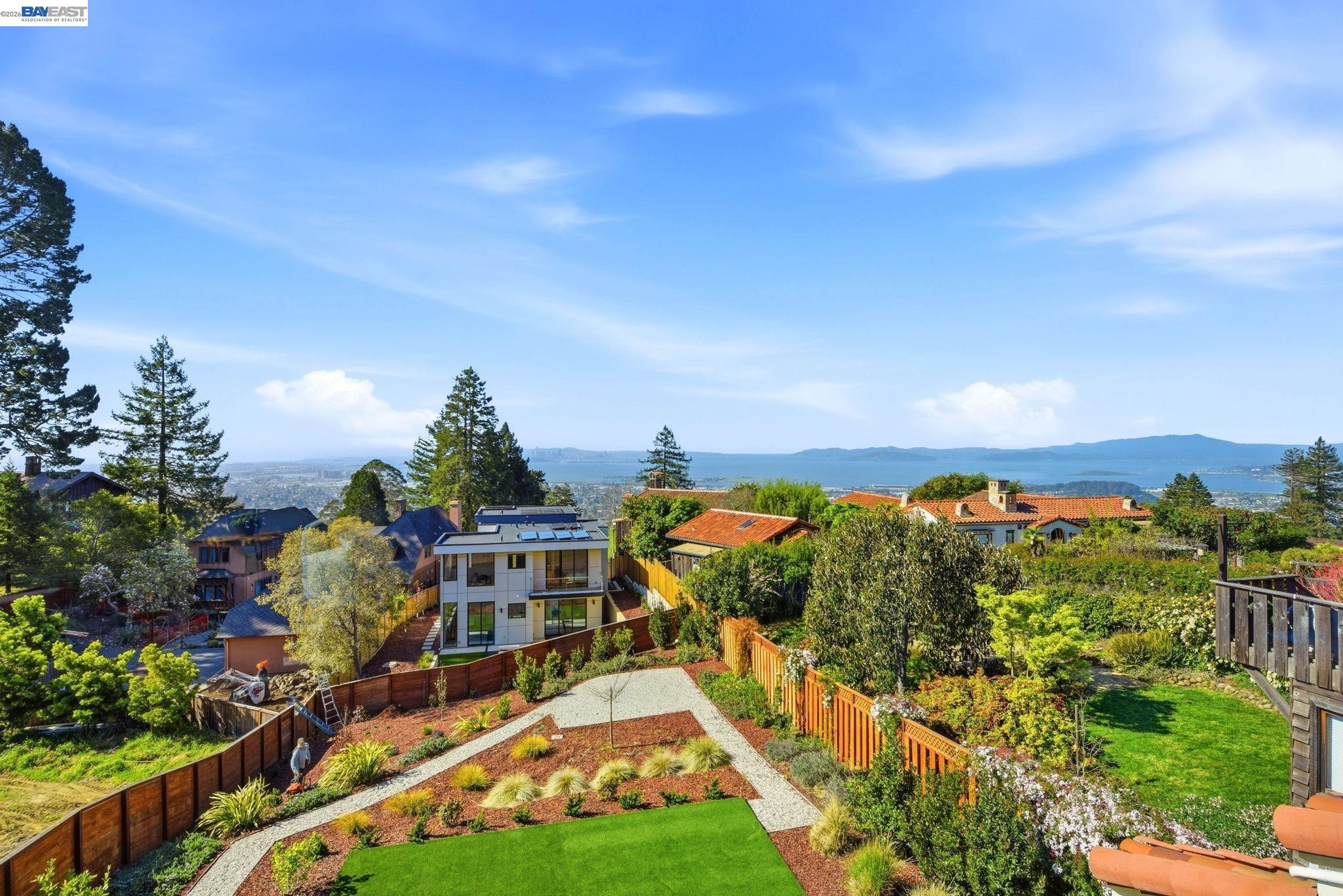 Detail Gallery Image 19 of 58 For 1024 Grizzly Peak Blvd, Berkeley,  CA 94708 - 5 Beds | 4/1 Baths