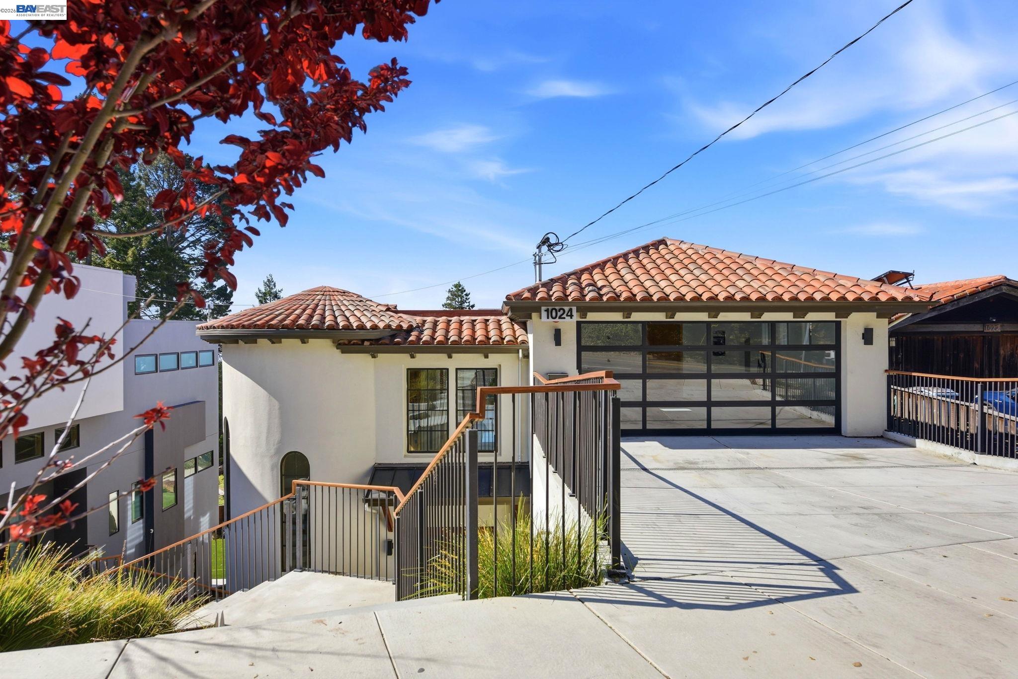 Detail Gallery Image 19 of 60 For 1024 Grizzly Peak Blvd, Berkeley,  CA 94708 - 5 Beds | 4/1 Baths