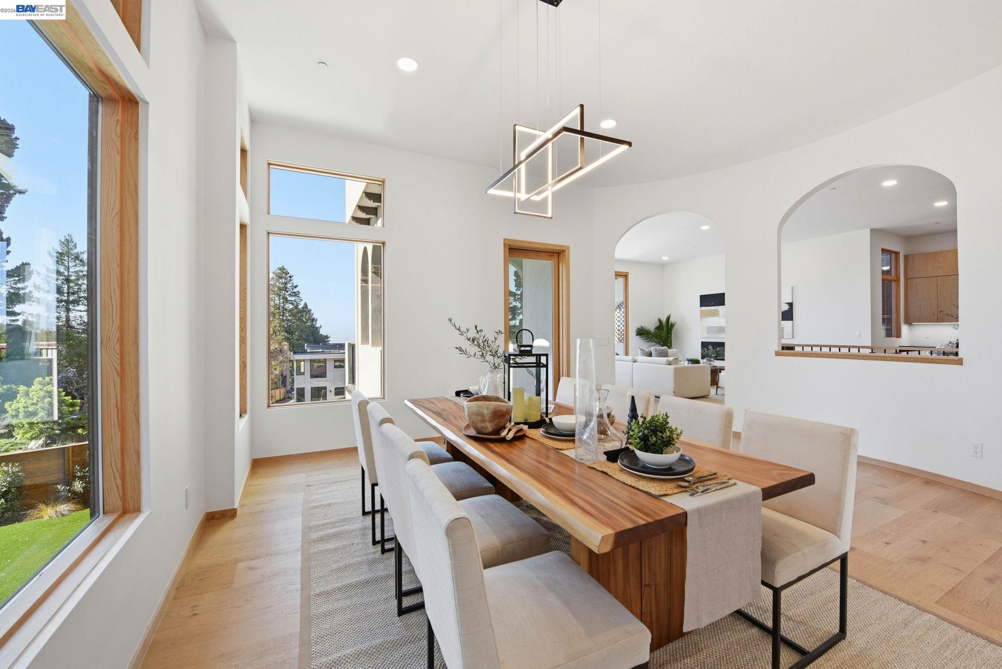 Detail Gallery Image 20 of 60 For 1024 Grizzly Peak Blvd, Berkeley,  CA 94708 - 5 Beds | 4/1 Baths