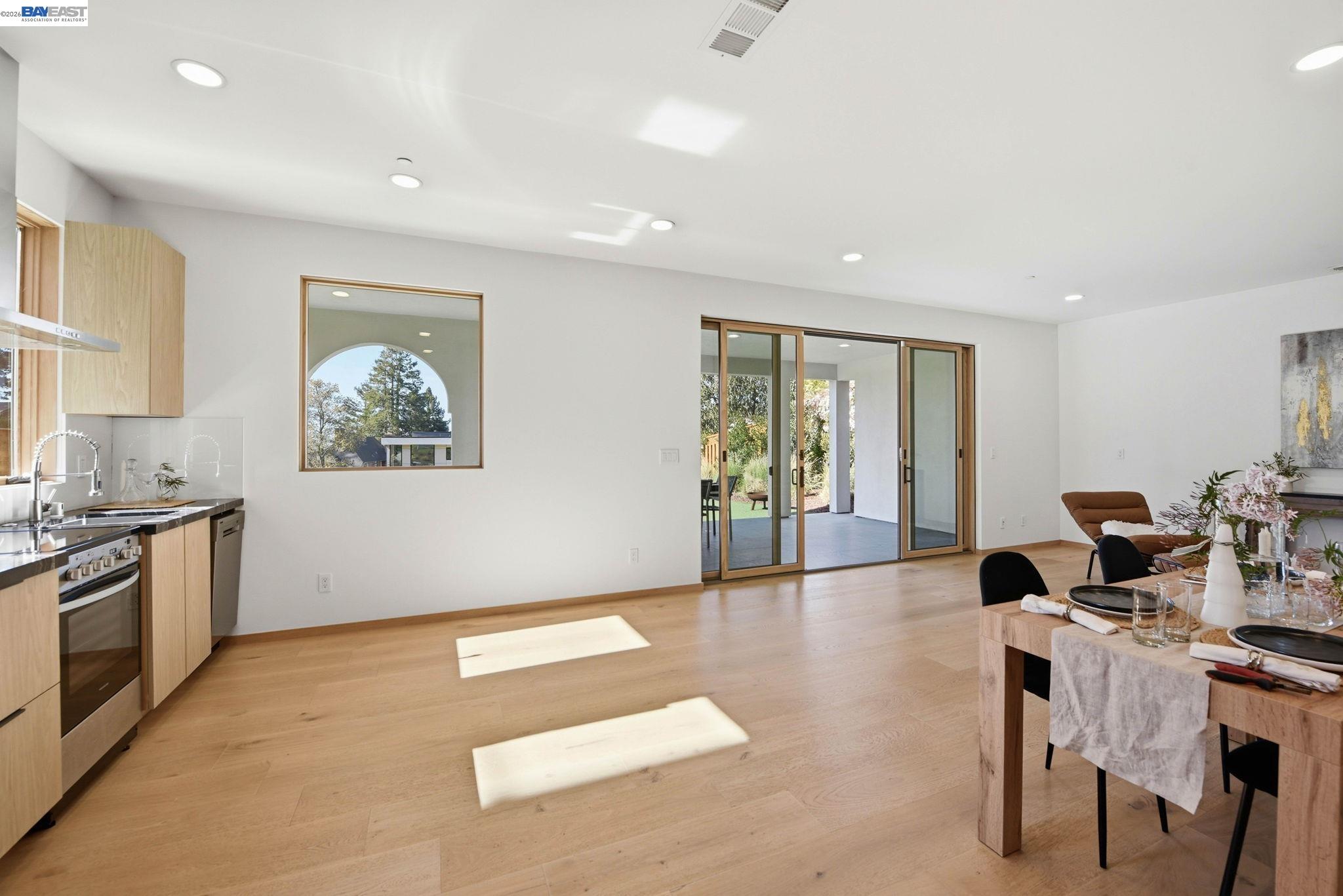 Detail Gallery Image 29 of 60 For 1024 Grizzly Peak Blvd, Berkeley,  CA 94708 - 5 Beds | 4/1 Baths