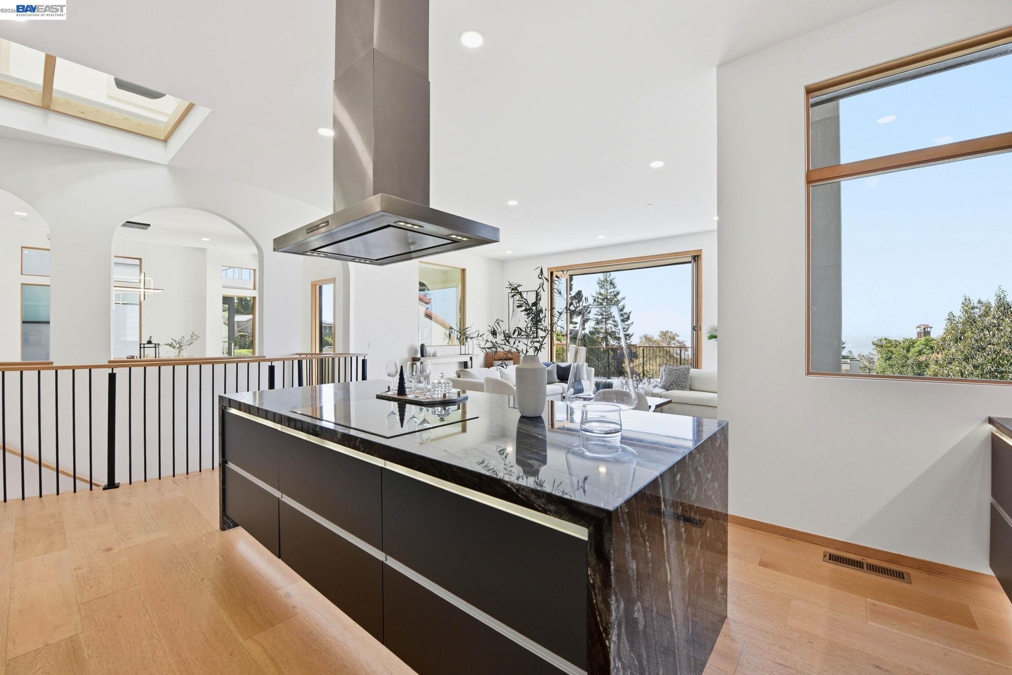 Detail Gallery Image 4 of 60 For 1024 Grizzly Peak Blvd, Berkeley,  CA 94708 - 5 Beds | 4/1 Baths