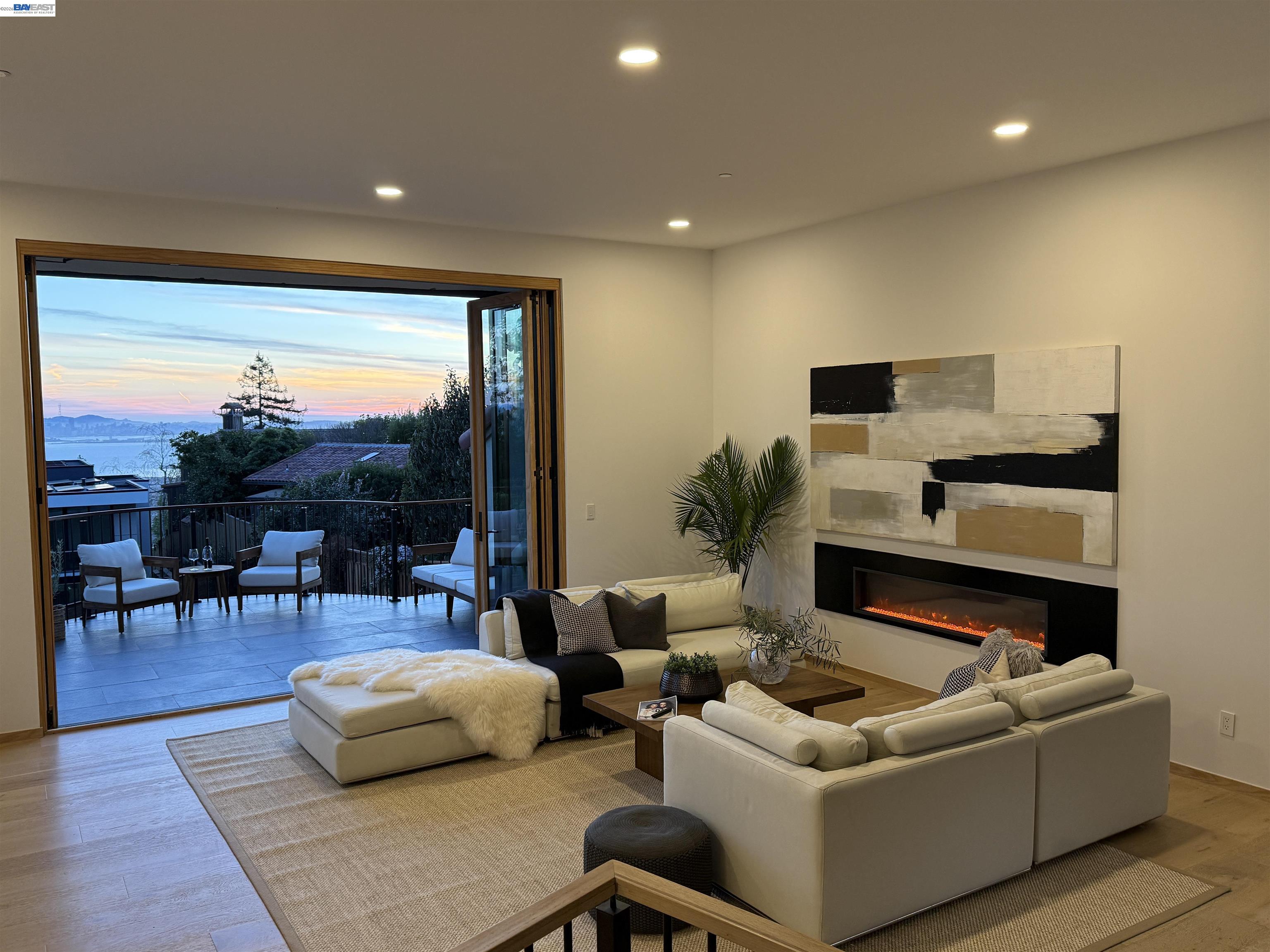 Detail Gallery Image 32 of 60 For 1024 Grizzly Peak Blvd, Berkeley,  CA 94708 - 5 Beds | 4/1 Baths