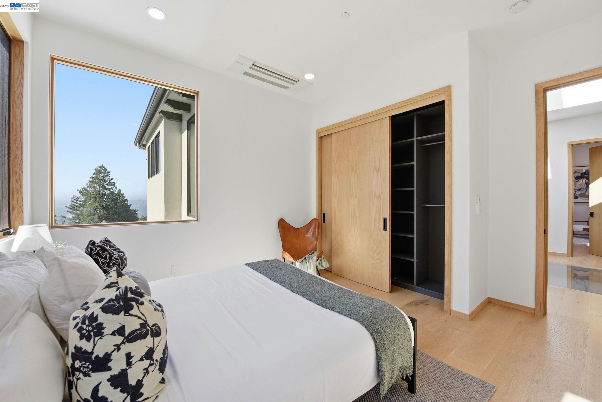 Detail Gallery Image 37 of 60 For 1024 Grizzly Peak Blvd, Berkeley,  CA 94708 - 5 Beds | 4/1 Baths