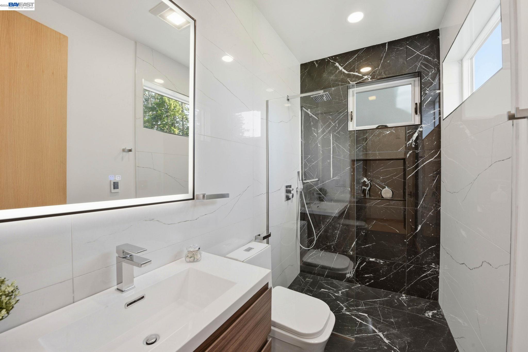 Detail Gallery Image 42 of 60 For 1024 Grizzly Peak Blvd, Berkeley,  CA 94708 - 5 Beds | 4/1 Baths