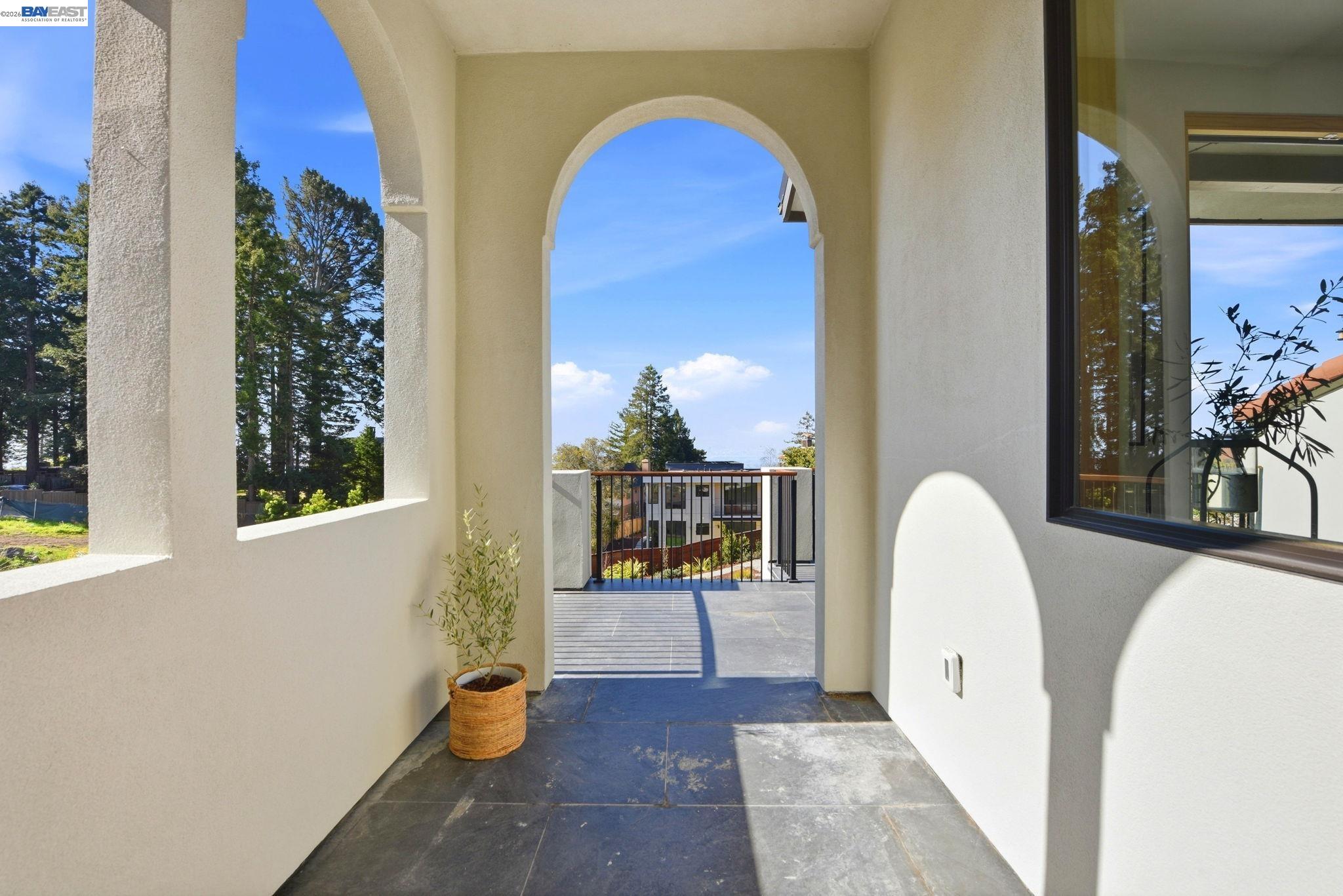 Detail Gallery Image 46 of 58 For 1024 Grizzly Peak Blvd, Berkeley,  CA 94708 - 5 Beds | 4/1 Baths