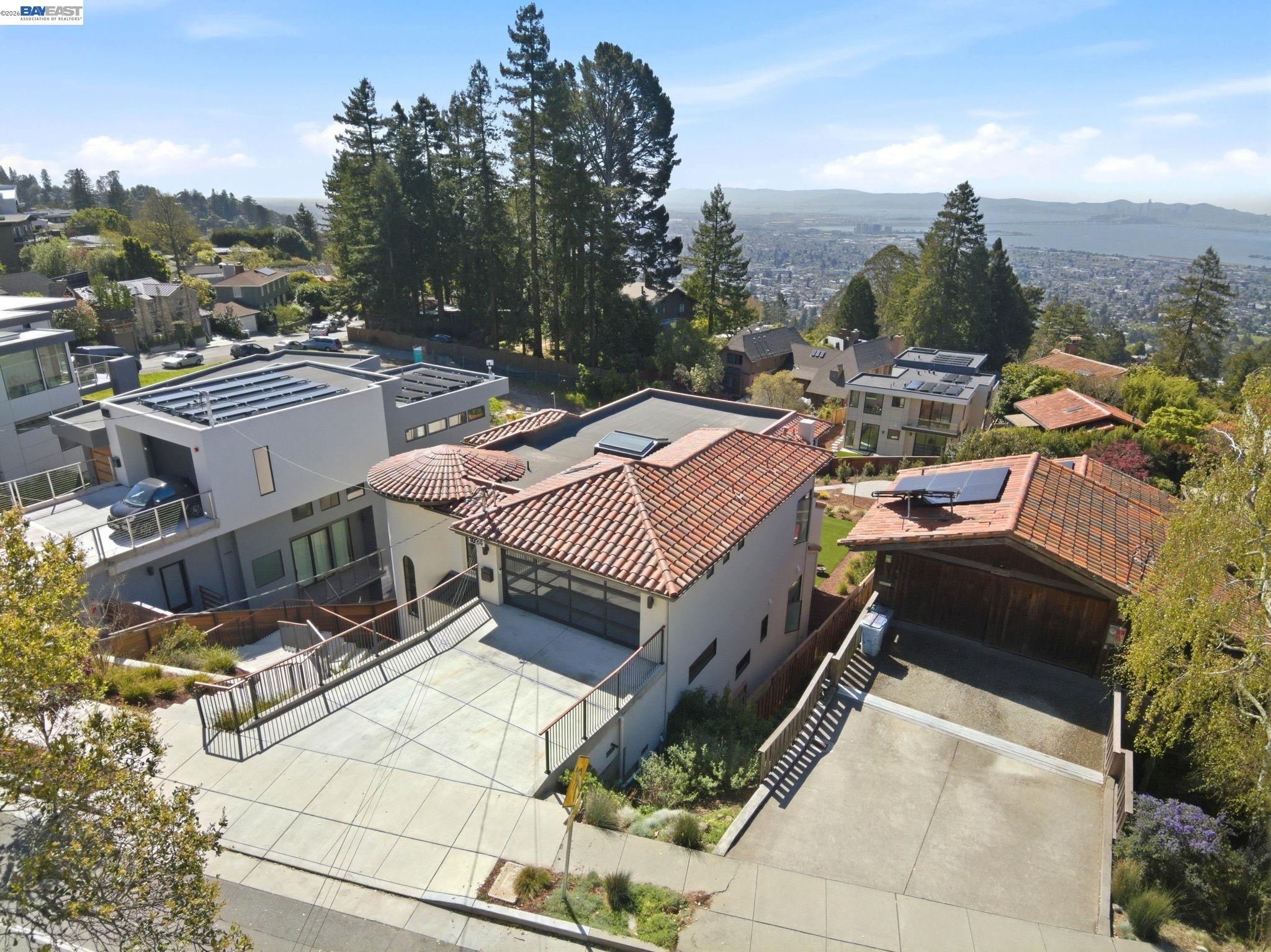 Detail Gallery Image 47 of 60 For 1024 Grizzly Peak Blvd, Berkeley,  CA 94708 - 5 Beds | 4/1 Baths