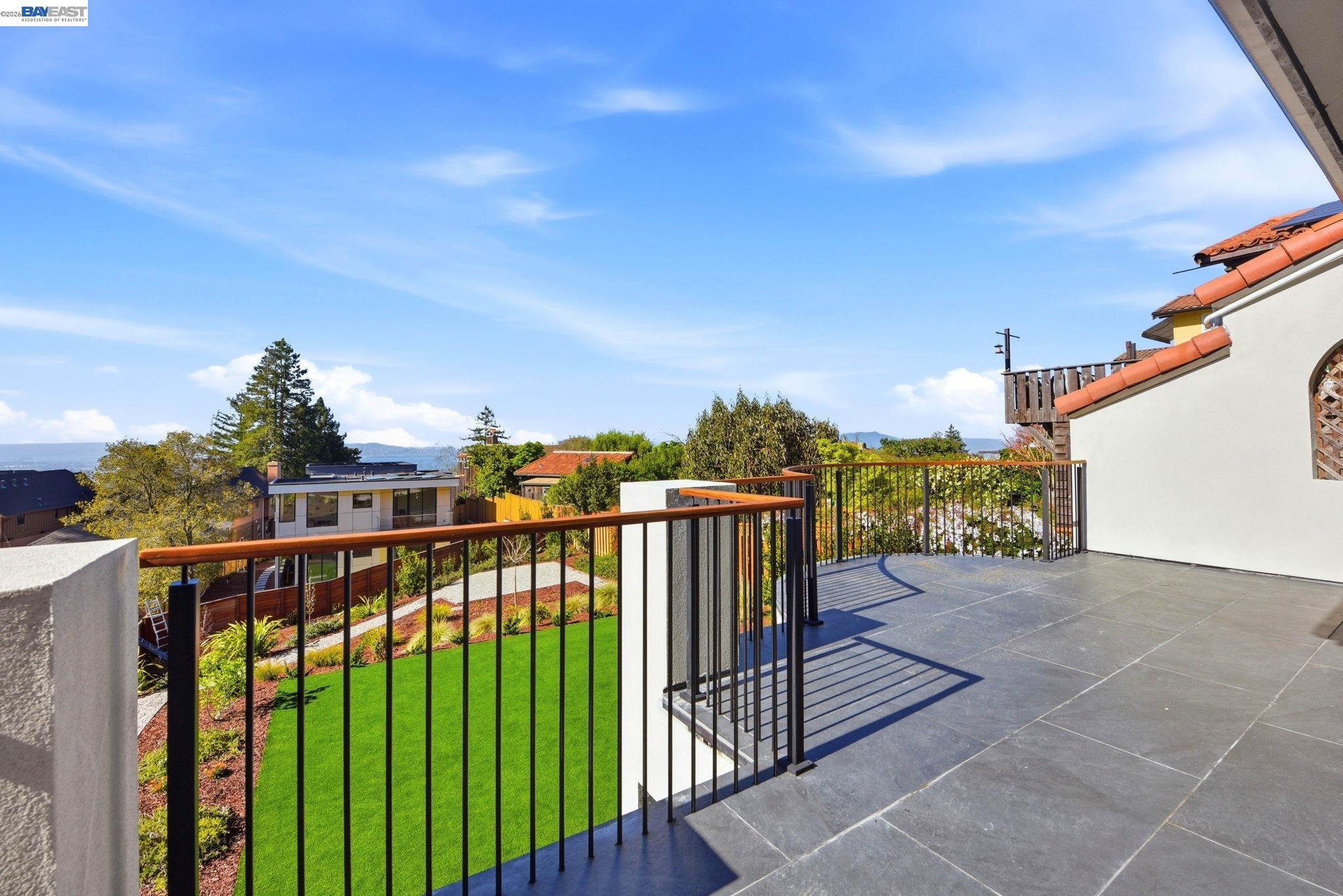 Detail Gallery Image 50 of 60 For 1024 Grizzly Peak Blvd, Berkeley,  CA 94708 - 5 Beds | 4/1 Baths