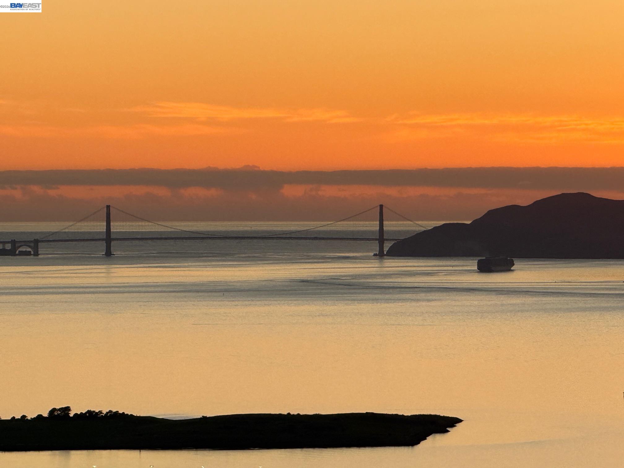 Detail Gallery Image 6 of 60 For 1024 Grizzly Peak Blvd, Berkeley,  CA 94708 - 5 Beds | 4/1 Baths