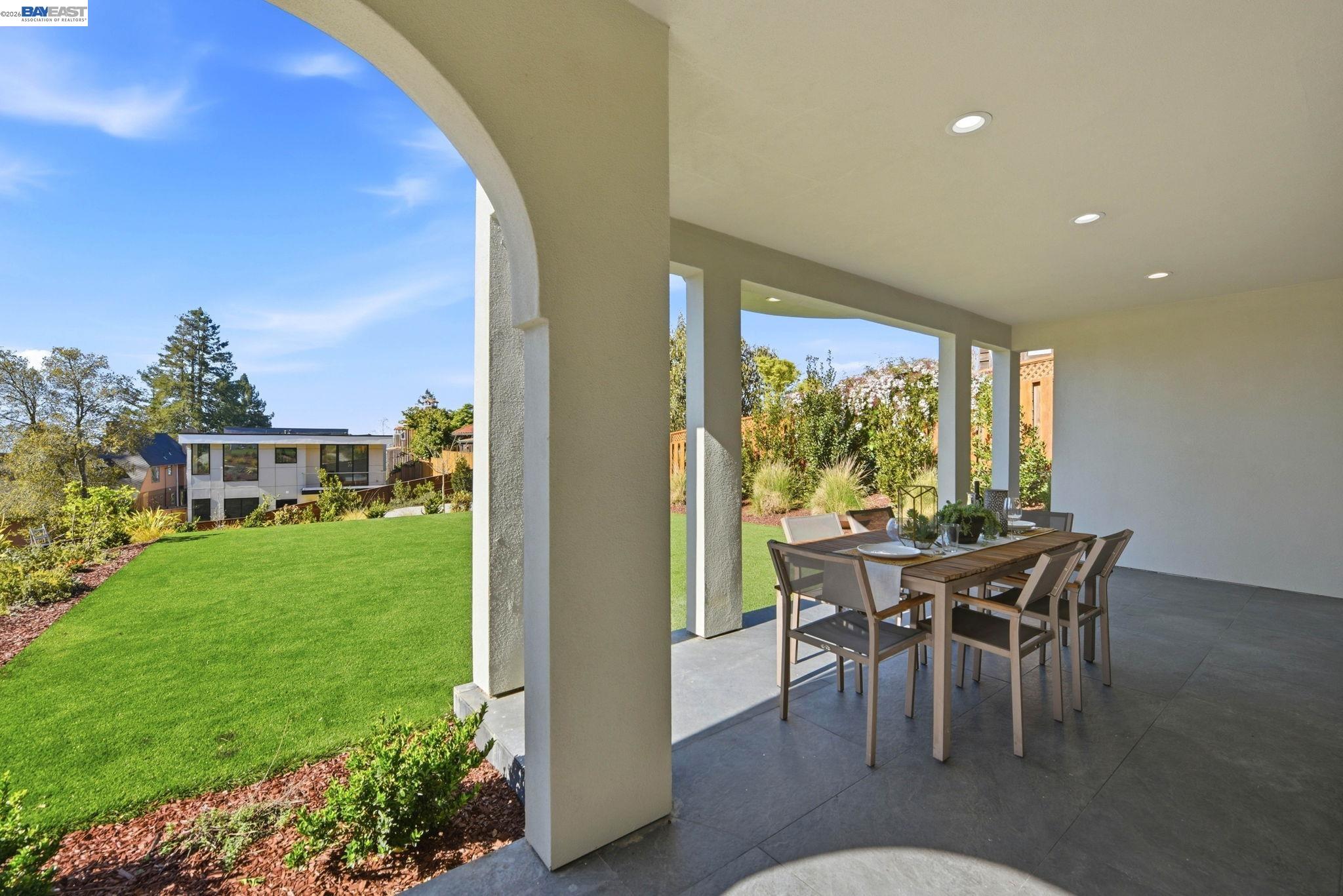 Detail Gallery Image 52 of 60 For 1024 Grizzly Peak Blvd, Berkeley,  CA 94708 - 5 Beds | 4/1 Baths