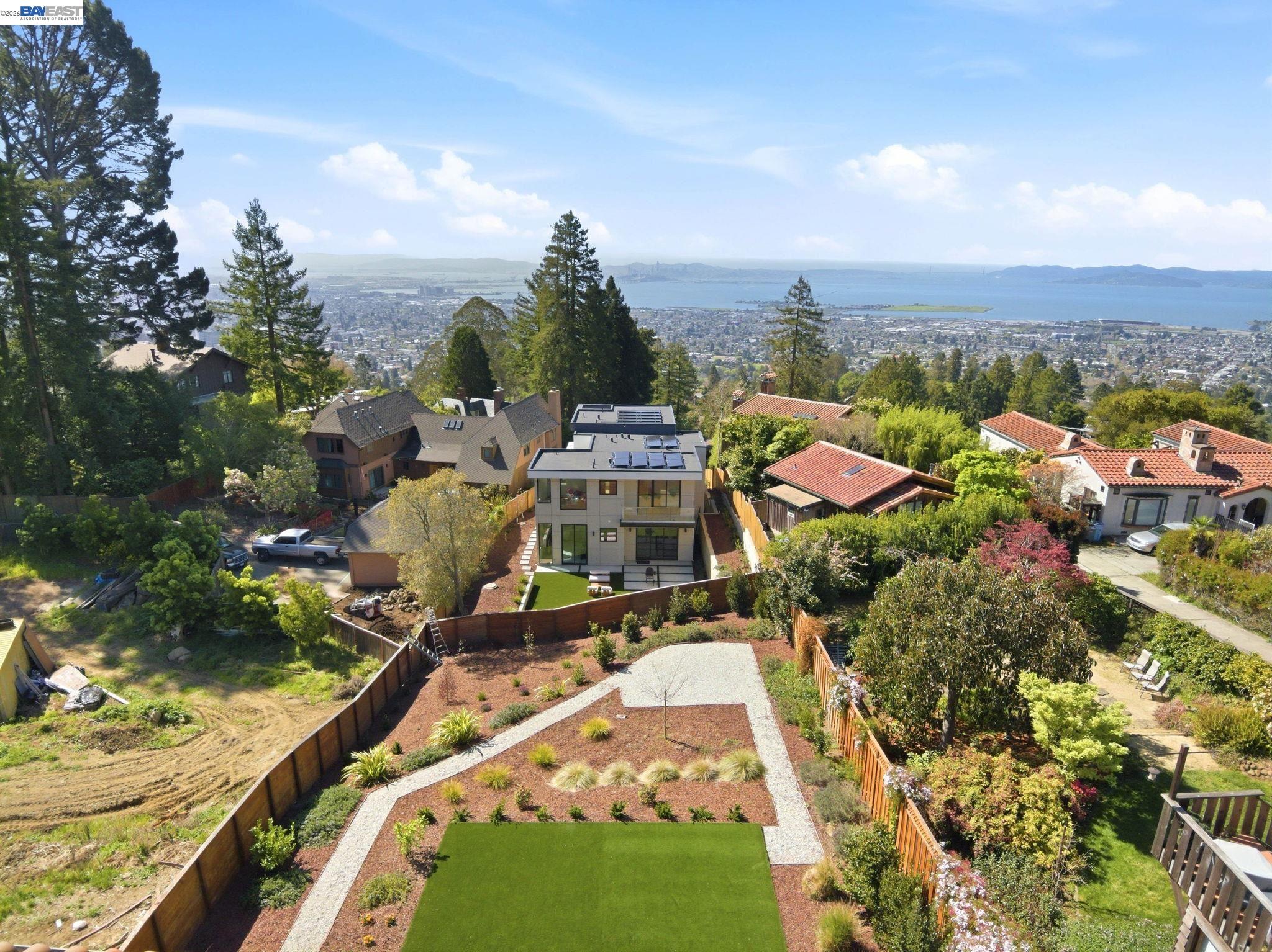 Detail Gallery Image 53 of 58 For 1024 Grizzly Peak Blvd, Berkeley,  CA 94708 - 5 Beds | 4/1 Baths