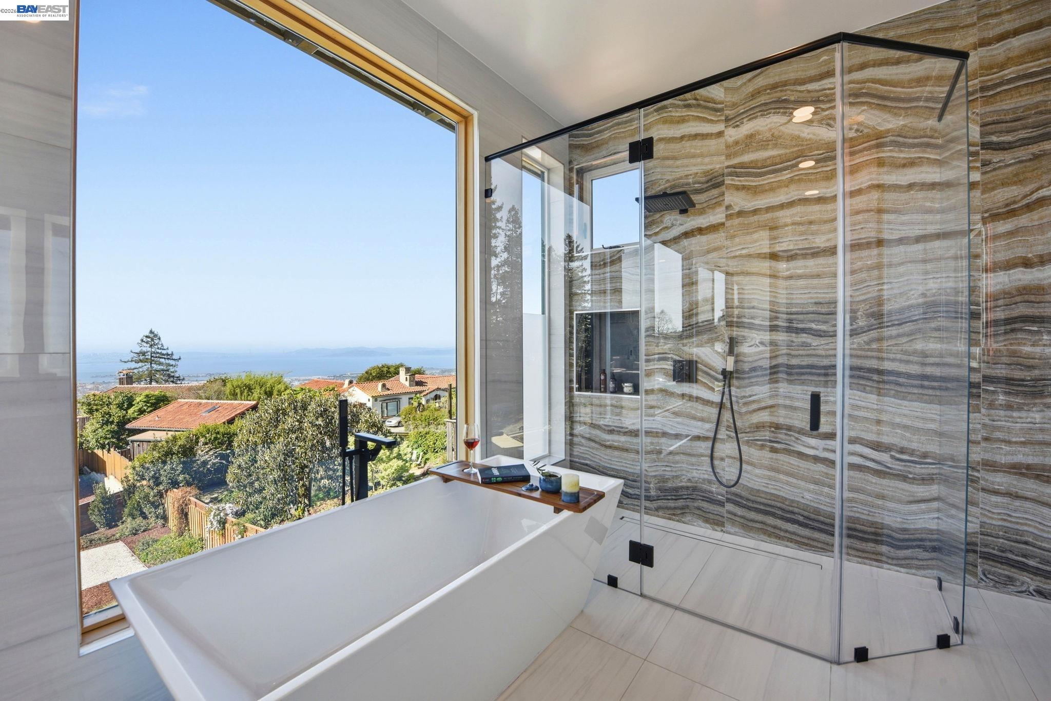 Detail Gallery Image 7 of 60 For 1024 Grizzly Peak Blvd, Berkeley,  CA 94708 - 5 Beds | 4/1 Baths