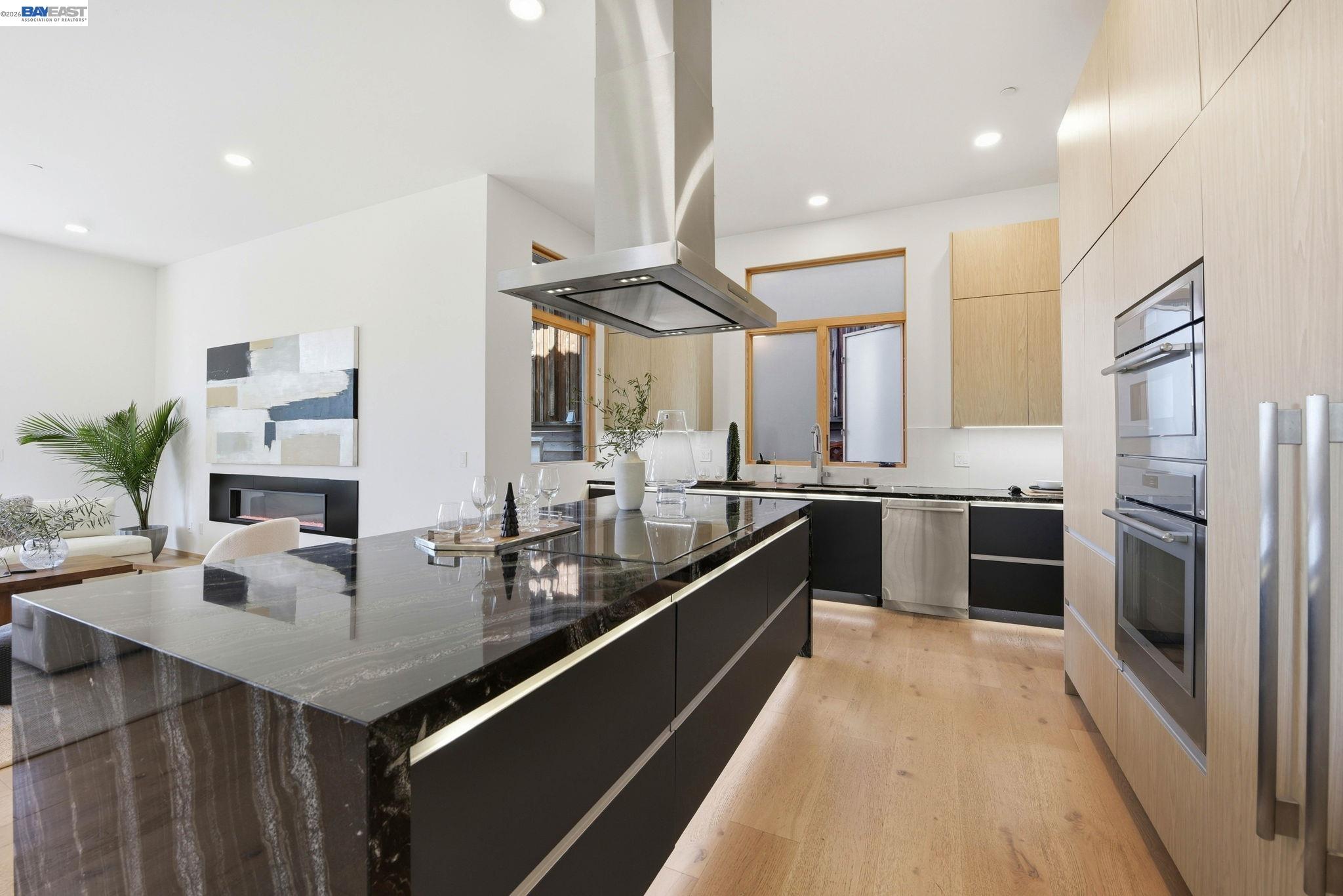 Detail Gallery Image 8 of 60 For 1024 Grizzly Peak Blvd, Berkeley,  CA 94708 - 5 Beds | 4/1 Baths