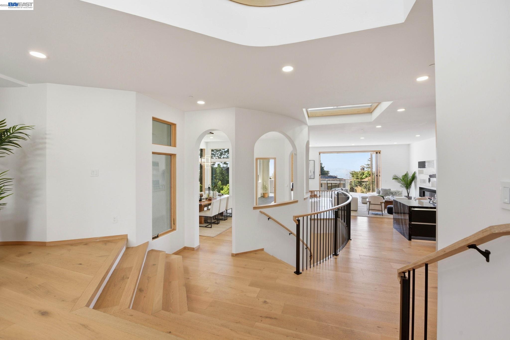 Detail Gallery Image 10 of 58 For 1024 Grizzly Peak Blvd, Berkeley,  CA 94708 - 5 Beds | 4/1 Baths