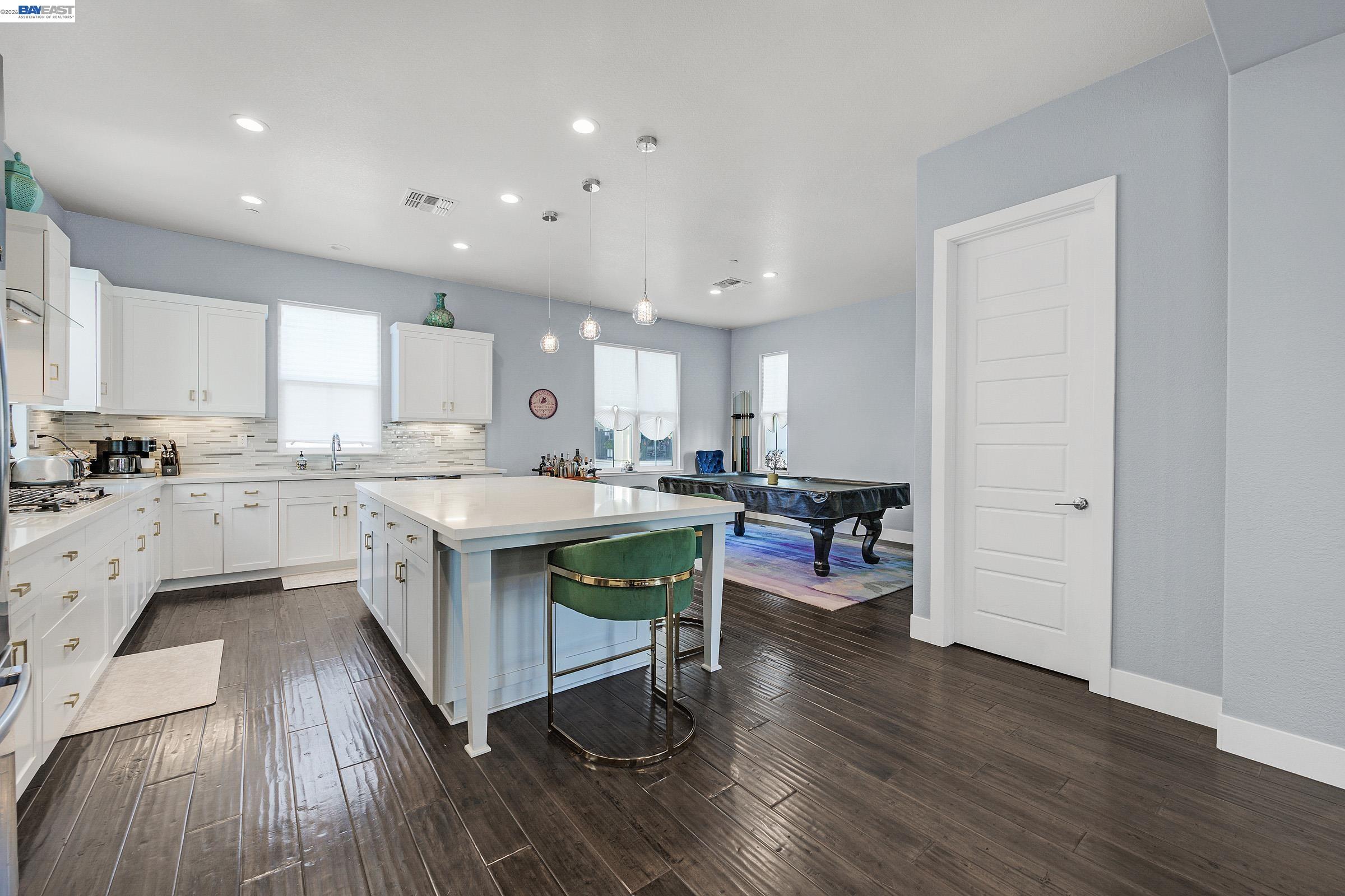 Detail Gallery Image 11 of 41 For 7228 Carneros Ln, Dublin,  CA 94568-4668 - 4 Beds | 3/1 Baths