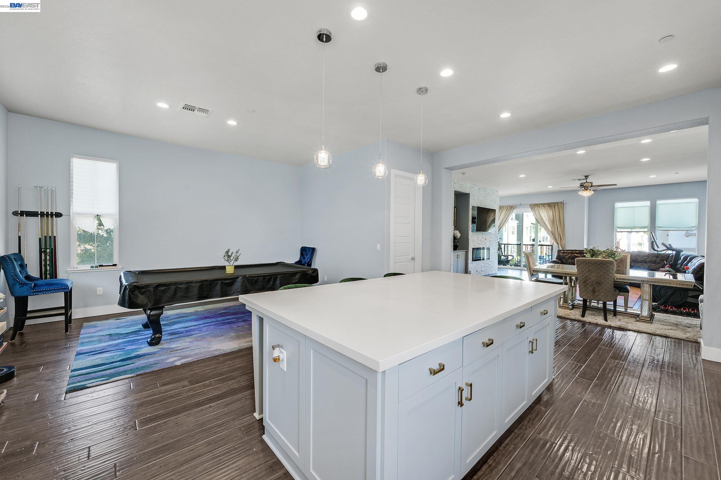 Detail Gallery Image 14 of 41 For 7228 Carneros Ln, Dublin,  CA 94568-4668 - 4 Beds | 3/1 Baths