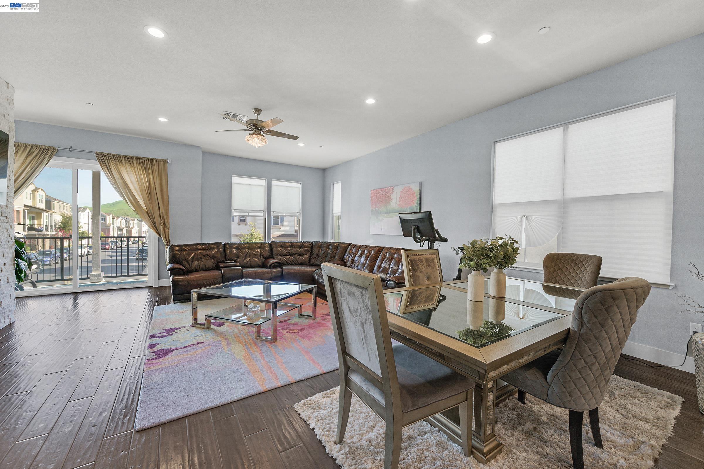 Detail Gallery Image 16 of 41 For 7228 Carneros Ln, Dublin,  CA 94568-4668 - 4 Beds | 3/1 Baths