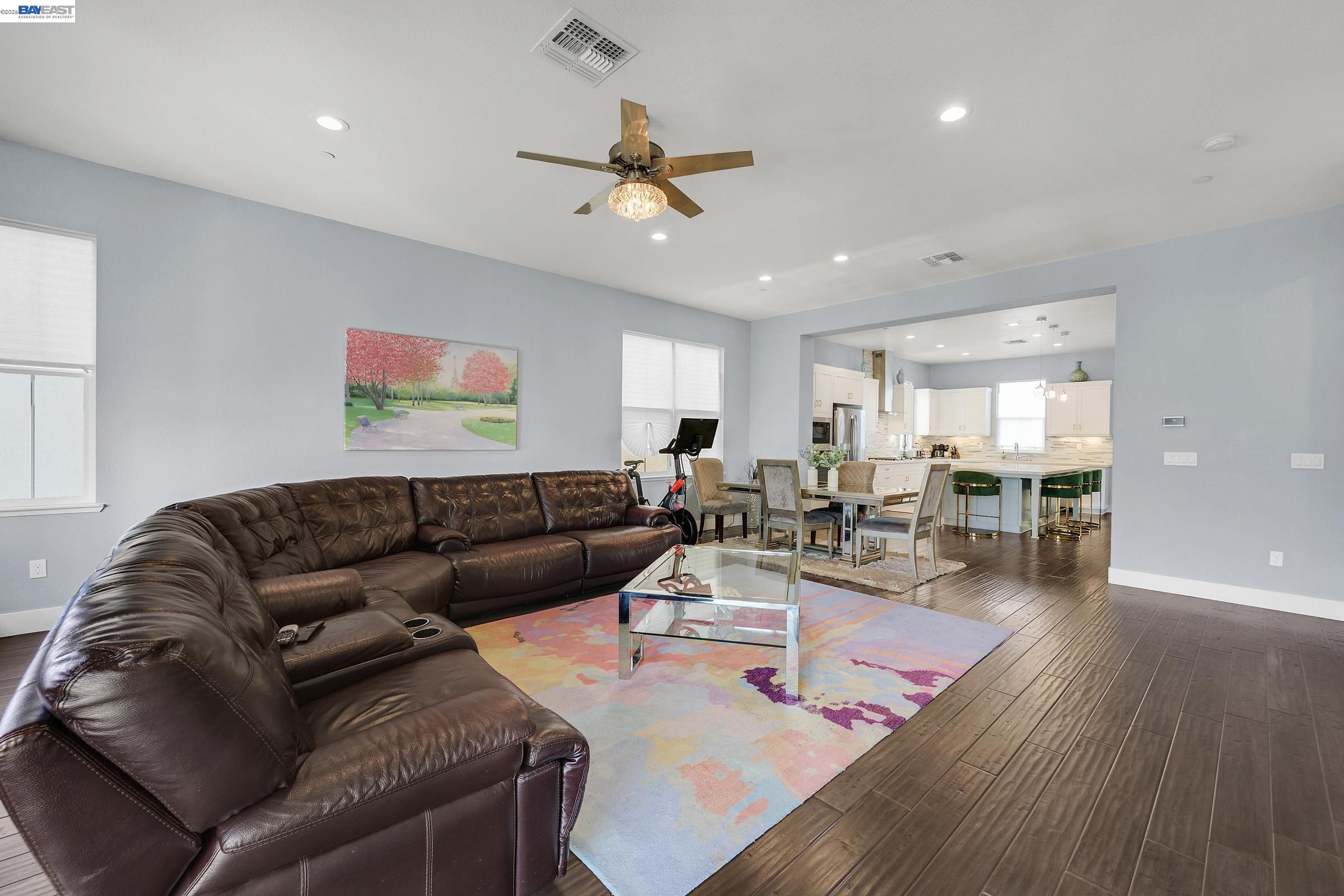 Detail Gallery Image 18 of 41 For 7228 Carneros Ln, Dublin,  CA 94568-4668 - 4 Beds | 3/1 Baths