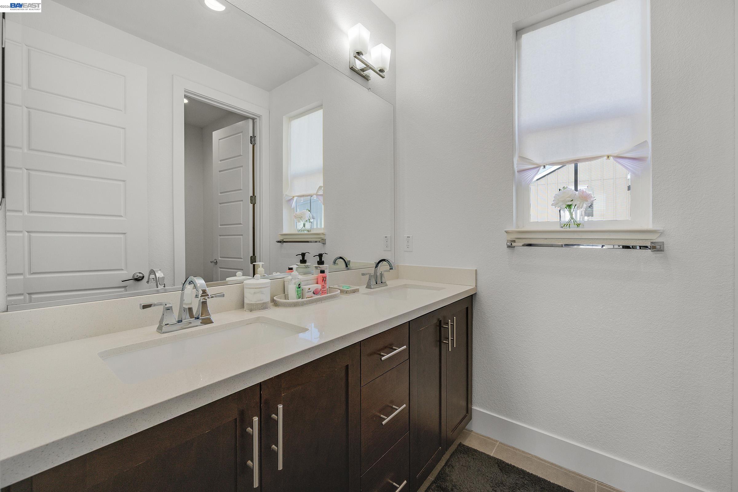 Detail Gallery Image 20 of 41 For 7228 Carneros Ln, Dublin,  CA 94568-4668 - 4 Beds | 3/1 Baths