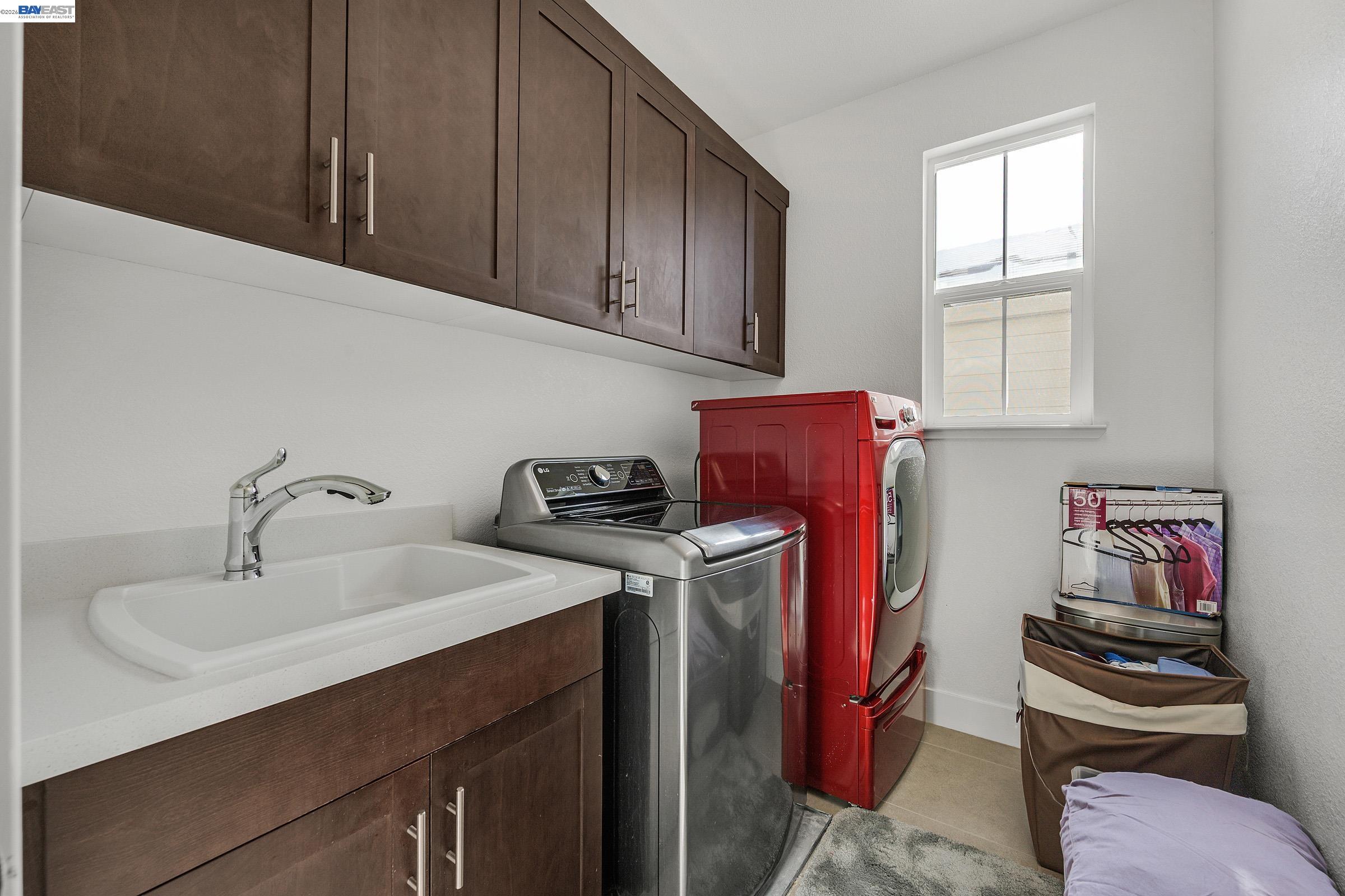 Detail Gallery Image 22 of 41 For 7228 Carneros Ln, Dublin,  CA 94568-4668 - 4 Beds | 3/1 Baths