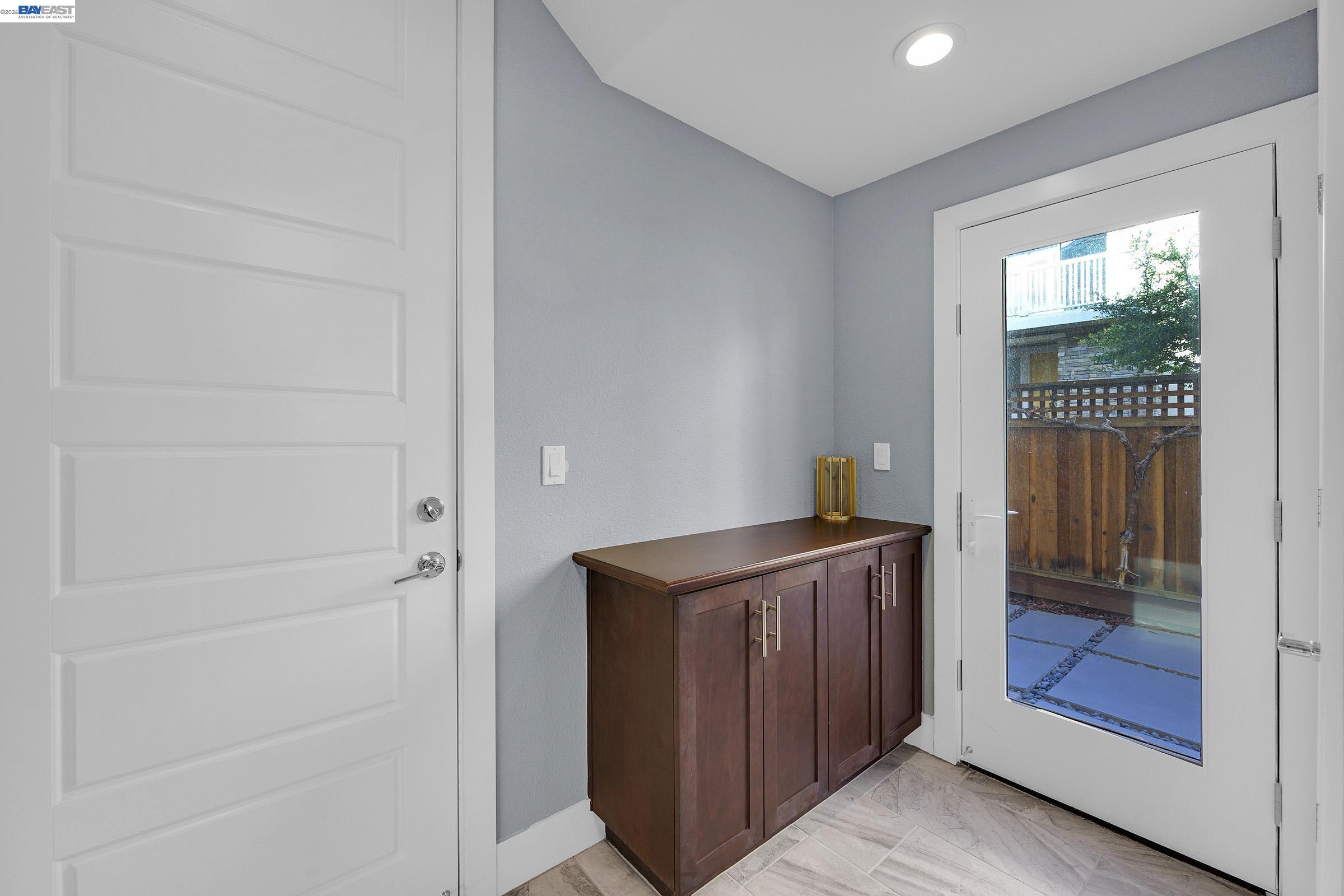 Detail Gallery Image 4 of 41 For 7228 Carneros Ln, Dublin,  CA 94568-4668 - 4 Beds | 3/1 Baths