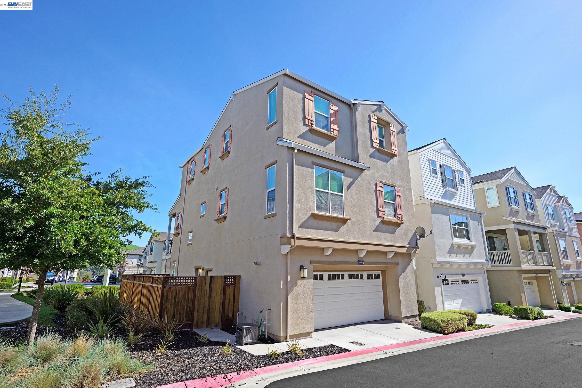 Detail Gallery Image 37 of 41 For 7228 Carneros Ln, Dublin,  CA 94568-4668 - 4 Beds | 3/1 Baths