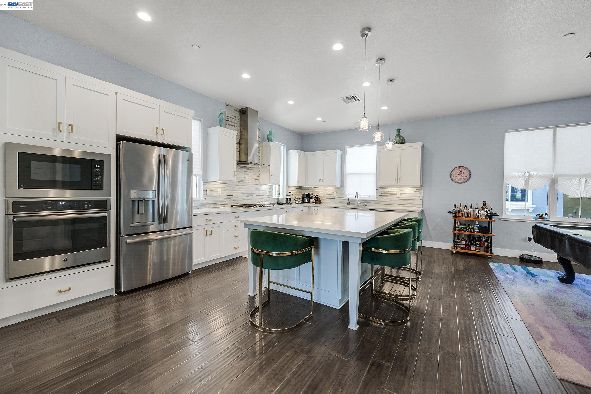 Detail Gallery Image 10 of 41 For 7228 Carneros Ln, Dublin,  CA 94568-4668 - 4 Beds | 3/1 Baths