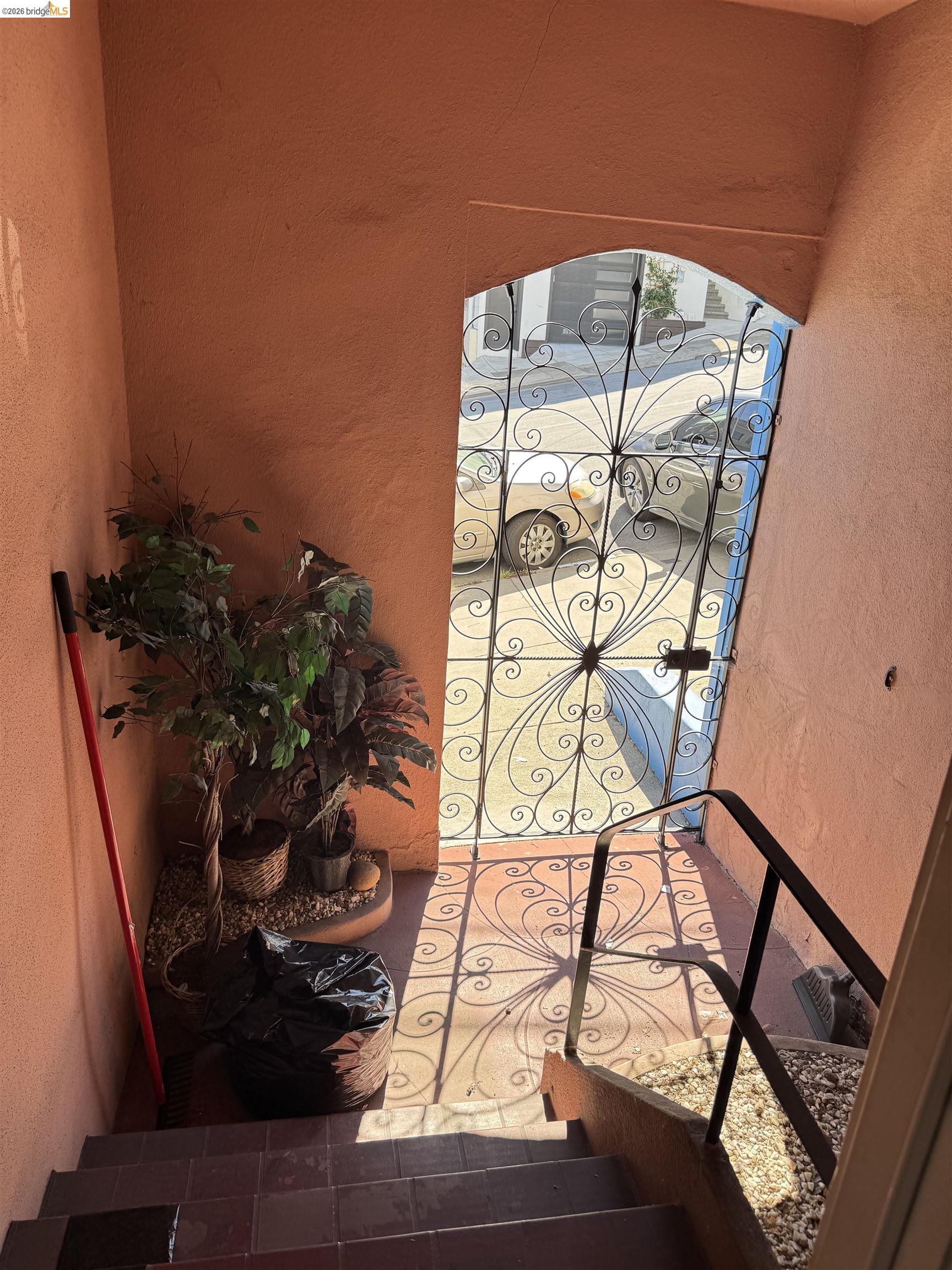 Detail Gallery Image 19 of 20 For 220 Olmstead, San Francisco,  CA 94134 - 3 Beds | 1 Baths