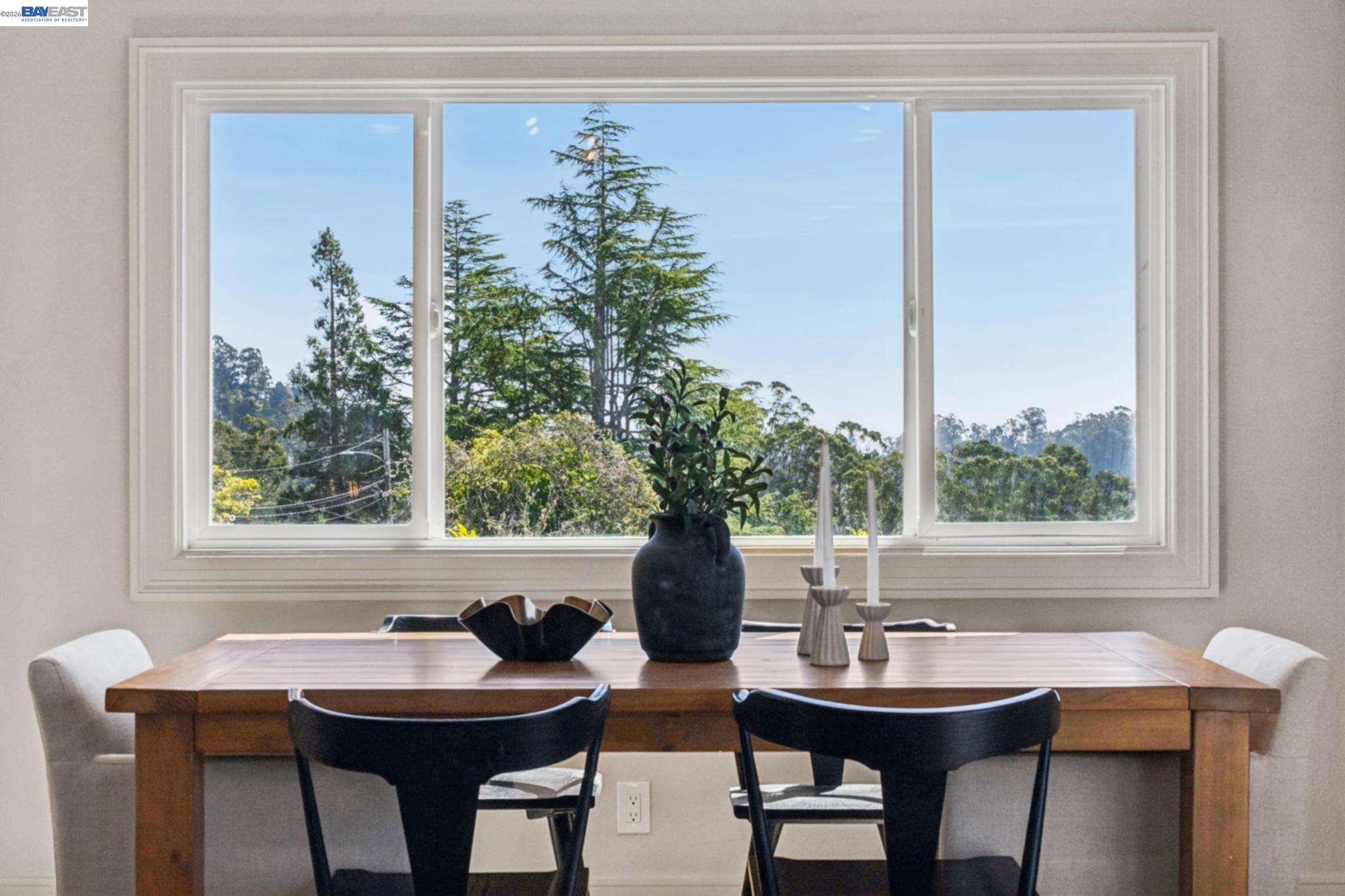 Detail Gallery Image 18 of 60 For 5969 Rincon Dr, Oakland,  CA 94611 - 5 Beds | 3 Baths