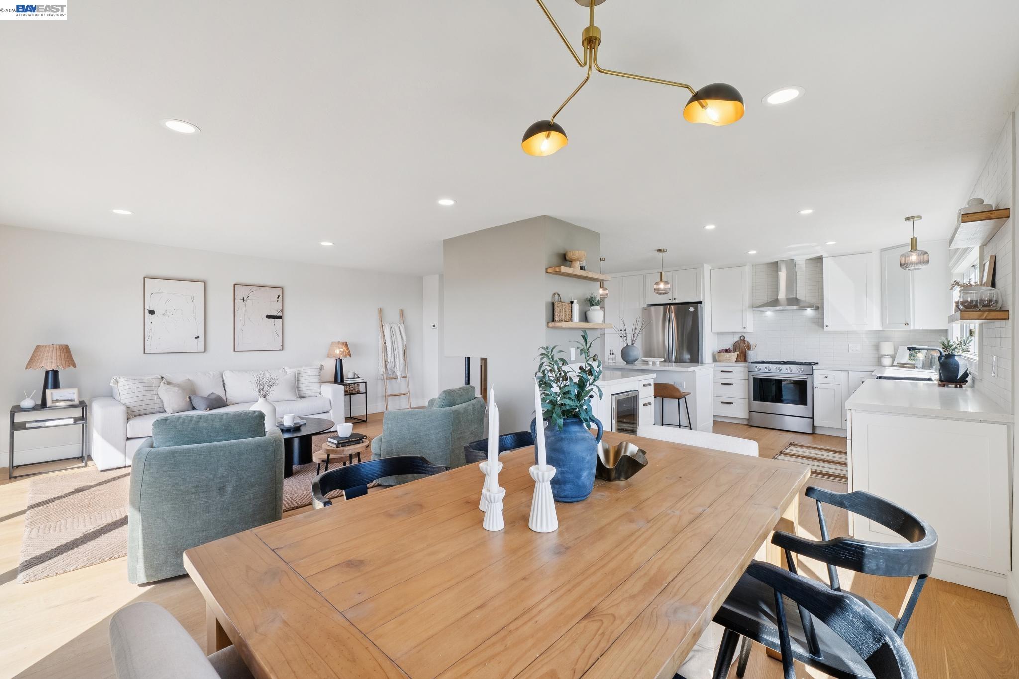 Detail Gallery Image 19 of 60 For 5969 Rincon Dr, Oakland,  CA 94611 - 5 Beds | 3 Baths