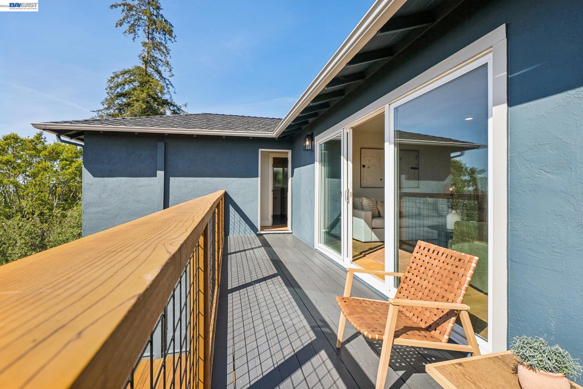 Detail Gallery Image 21 of 60 For 5969 Rincon Dr, Oakland,  CA 94611 - 5 Beds | 3 Baths