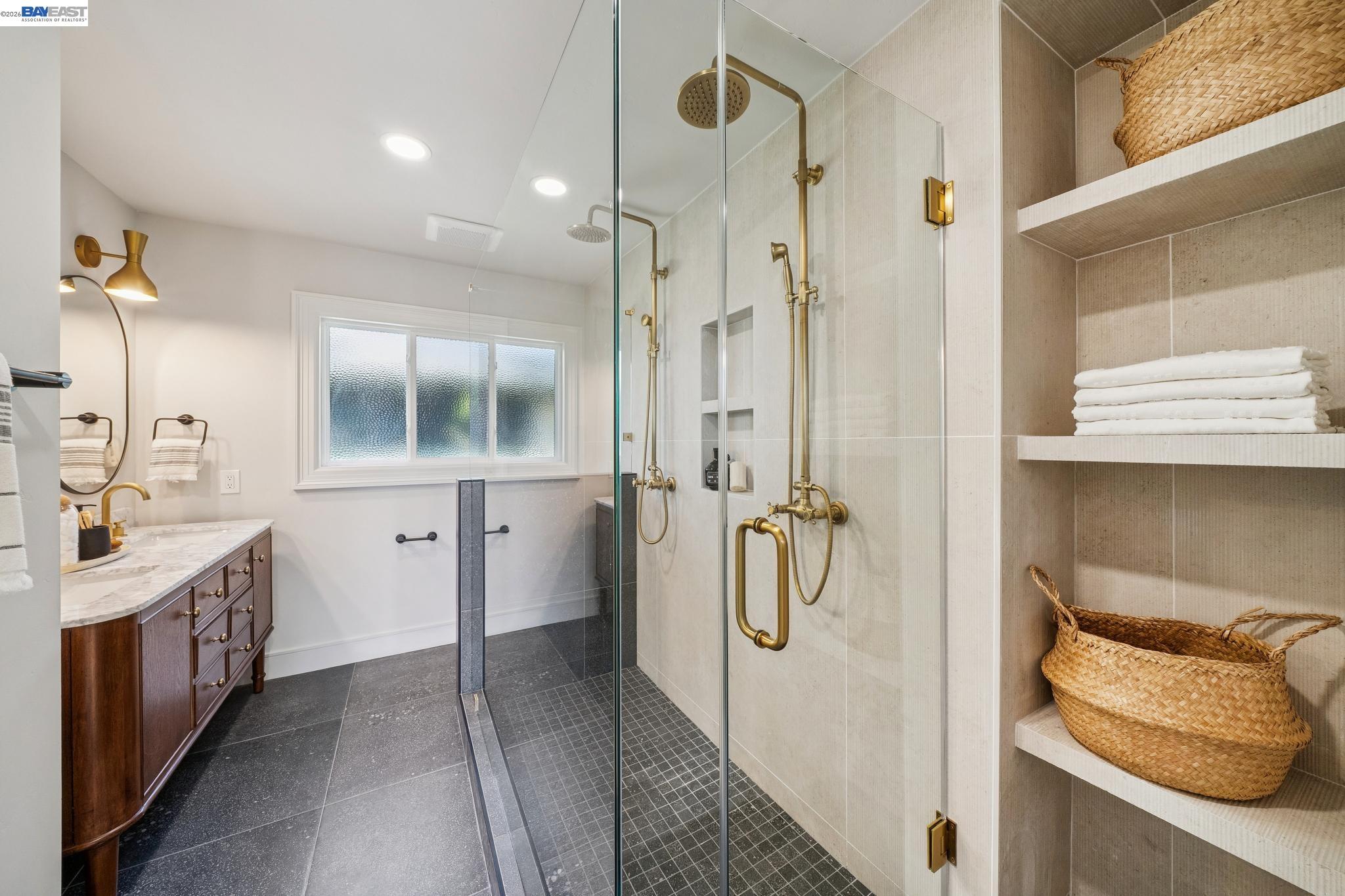 Detail Gallery Image 25 of 60 For 5969 Rincon Dr, Oakland,  CA 94611 - 5 Beds | 3 Baths