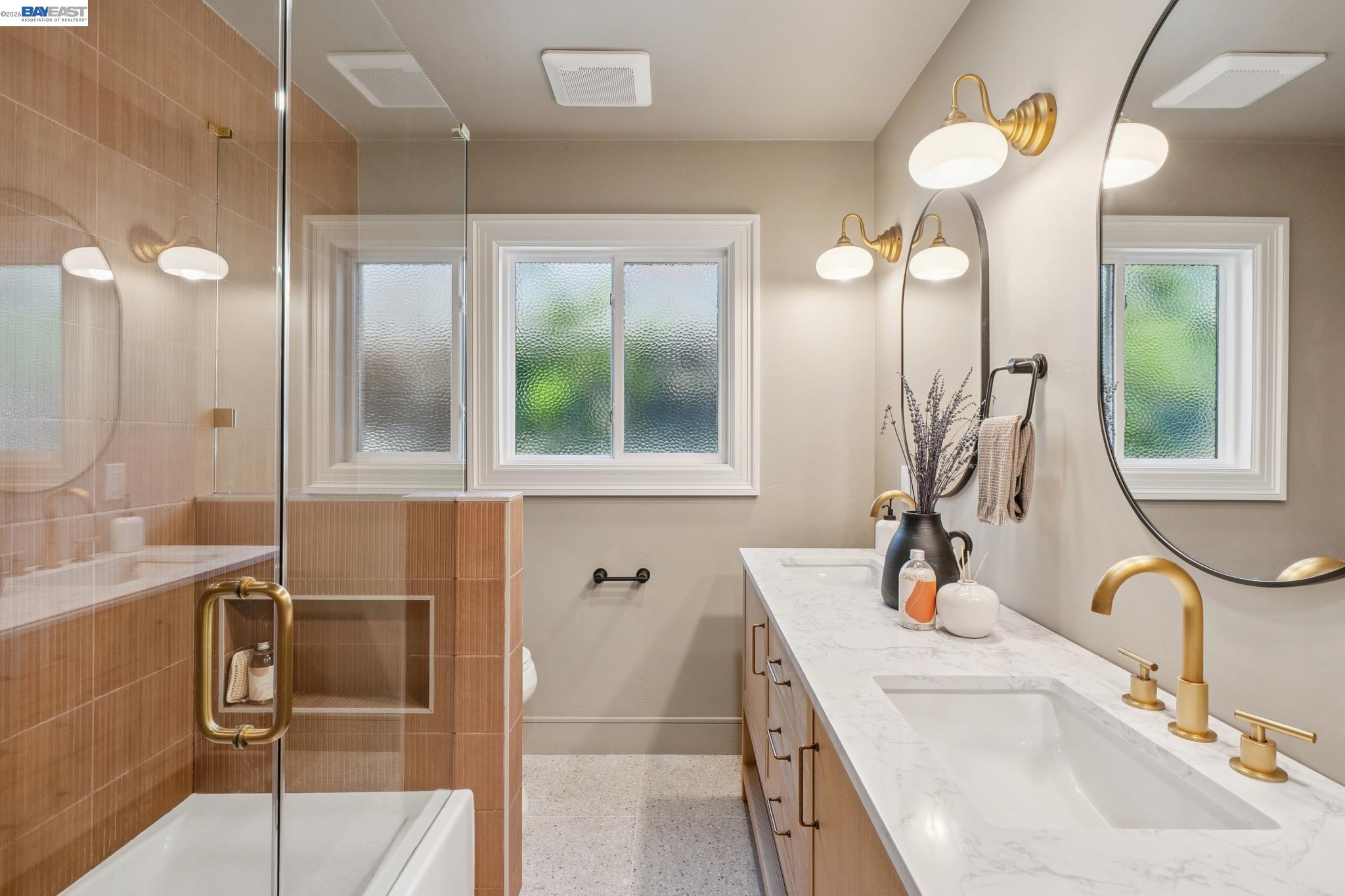 Detail Gallery Image 30 of 60 For 5969 Rincon Dr, Oakland,  CA 94611 - 5 Beds | 3 Baths