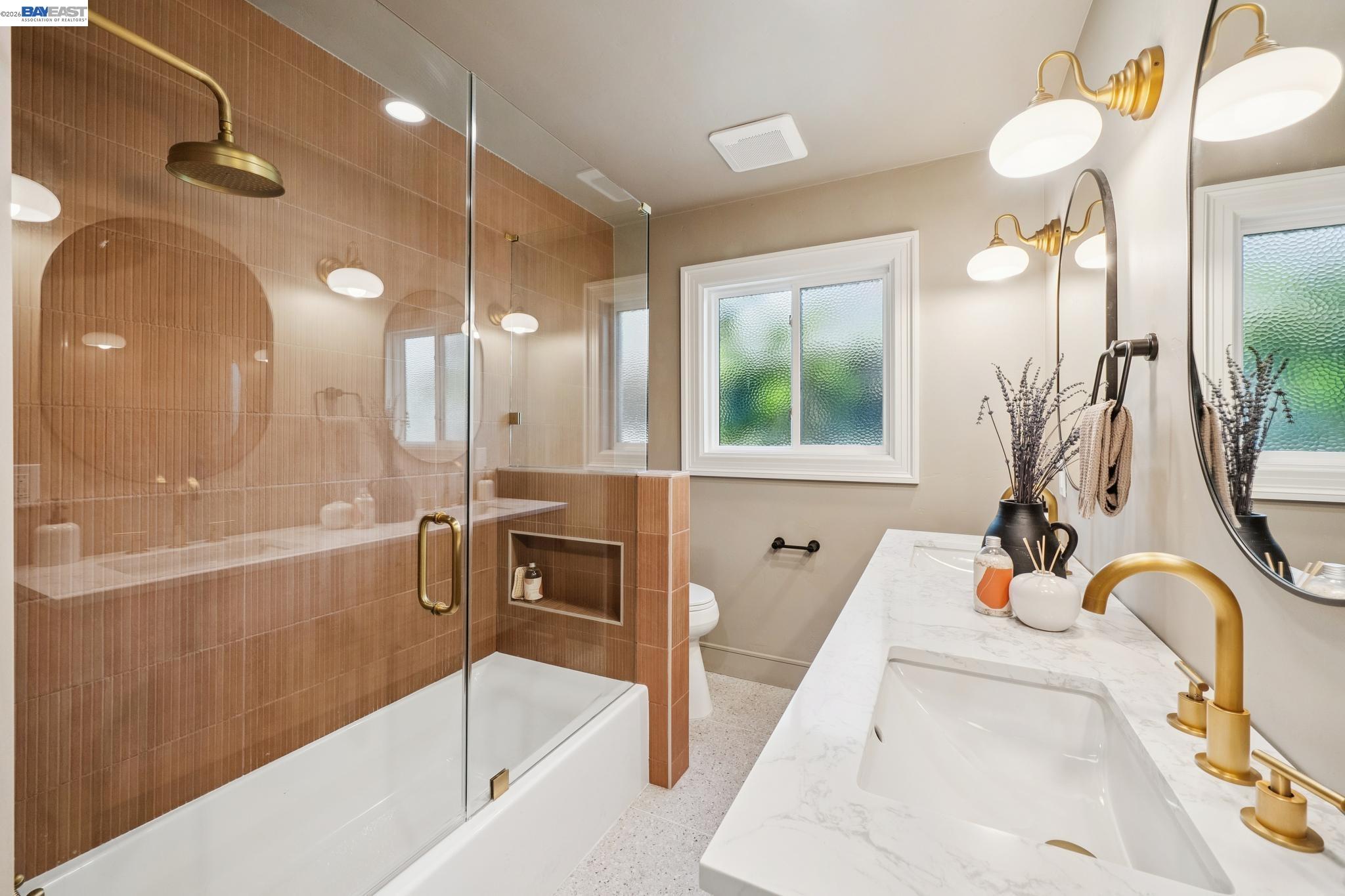 Detail Gallery Image 31 of 60 For 5969 Rincon Dr, Oakland,  CA 94611 - 5 Beds | 3 Baths