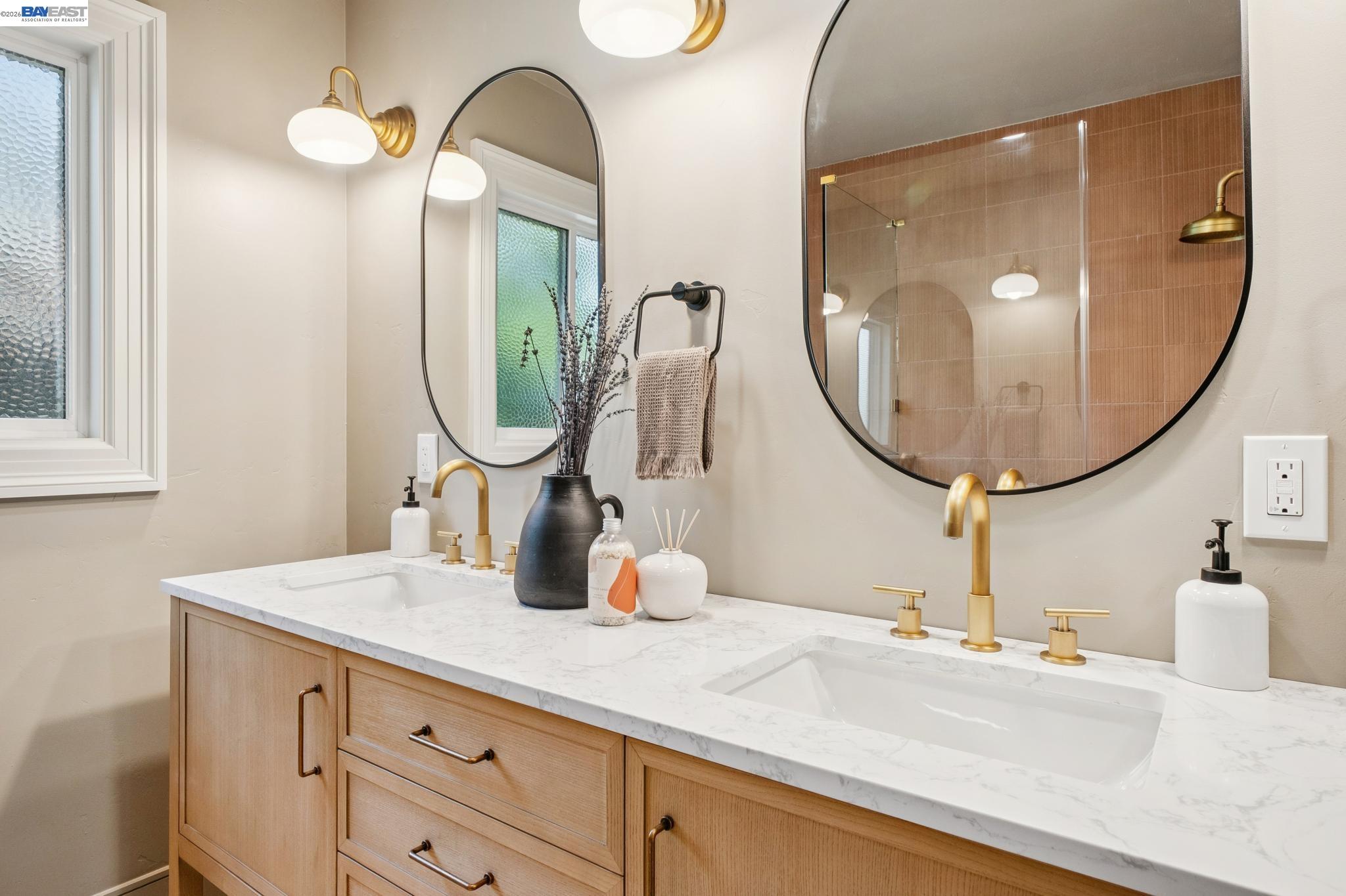 Detail Gallery Image 32 of 60 For 5969 Rincon Dr, Oakland,  CA 94611 - 5 Beds | 3 Baths