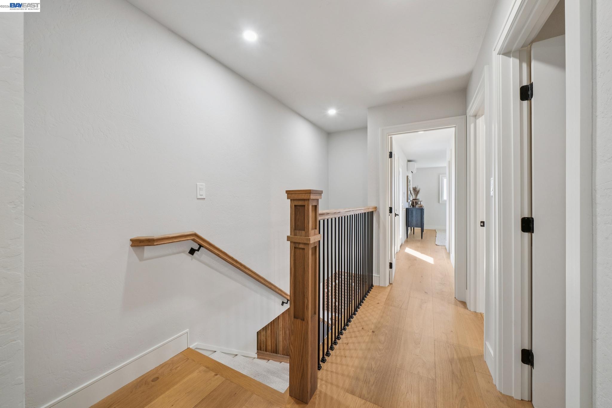 Detail Gallery Image 33 of 60 For 5969 Rincon Dr, Oakland,  CA 94611 - 5 Beds | 3 Baths